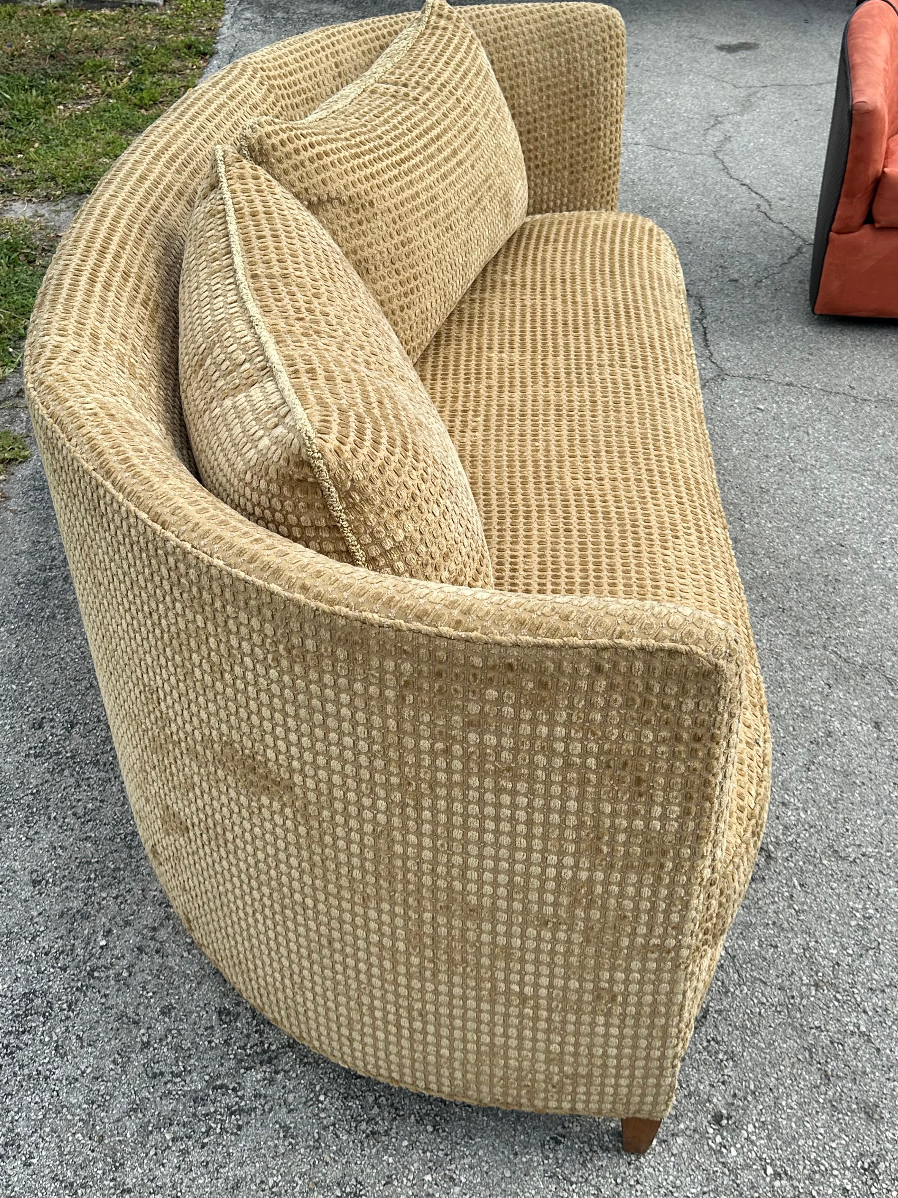 Swaim Classics Gebogenes Sofa im dänischen Stil Gold Beige Chenille im Angebot 2
