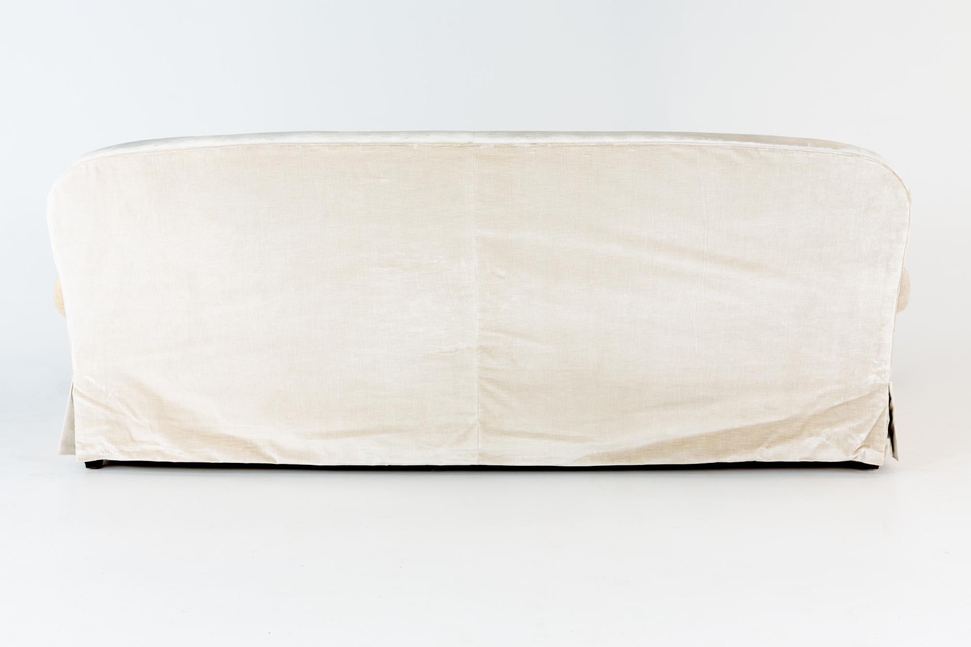 Divano contemporaneo Swaim color crema in mohair in vendita 1