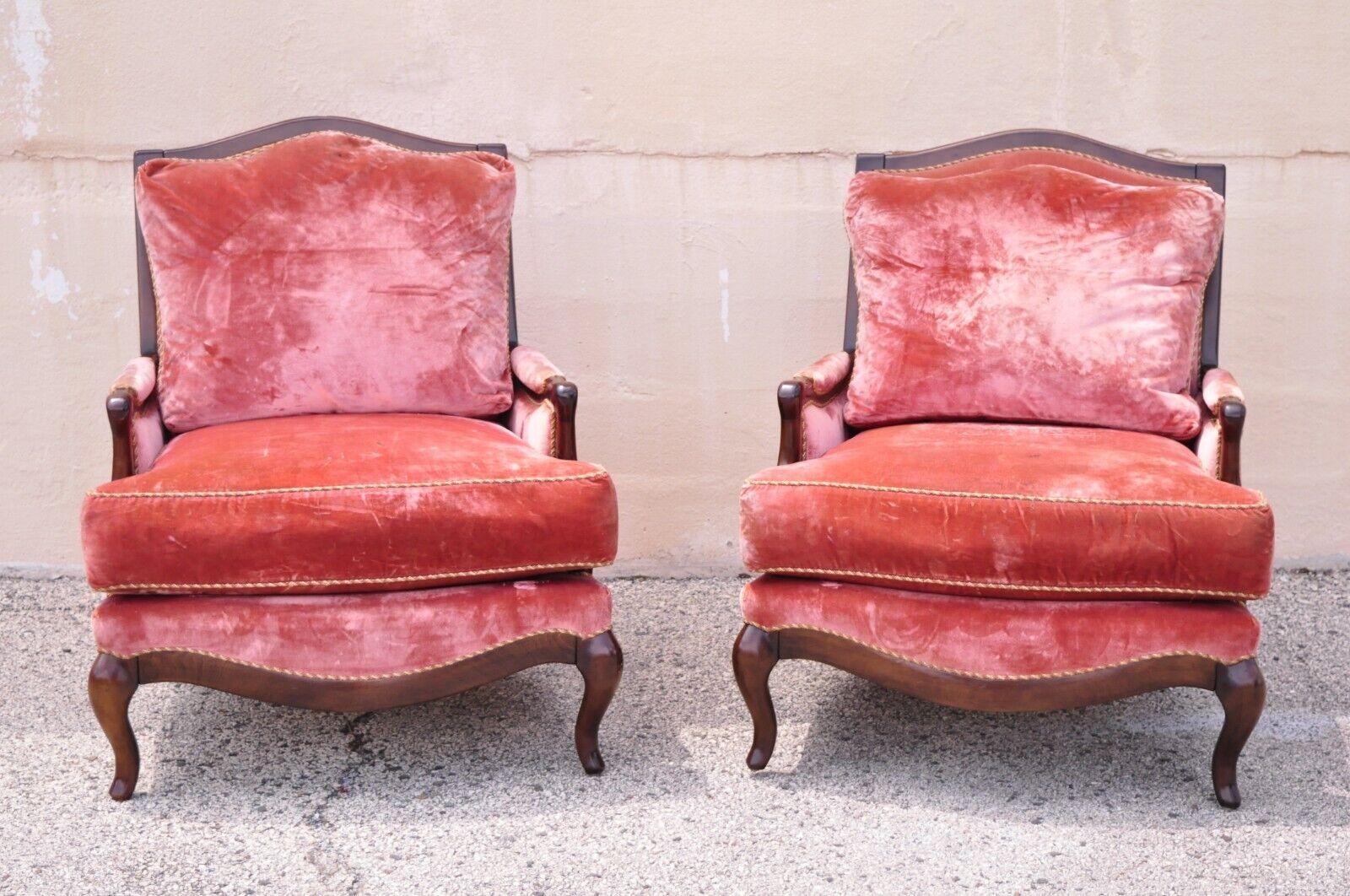 Swaim French Country Hollywood Regency Lattice back club lounge chairs - a pair. Item features lattice backs, solid wood frame, beautiful wood grain, nicely carved details, cabriole legs, great style and form. Circa late 20th Century - Early 20th