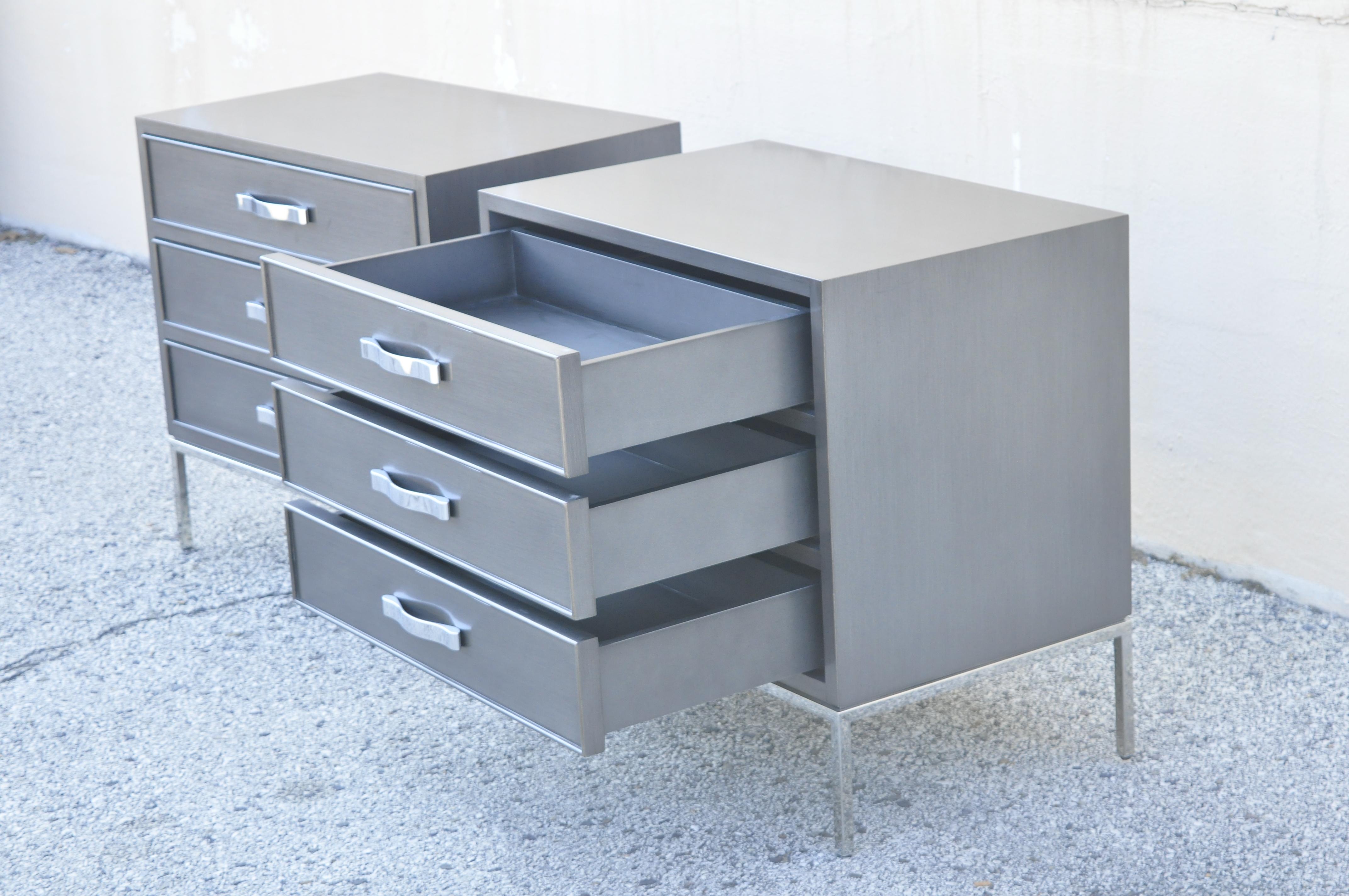 North American Swaim Furniture Gray Lacquer 3 Drawer Grant Chest Modern Nightstands - a Pair For Sale