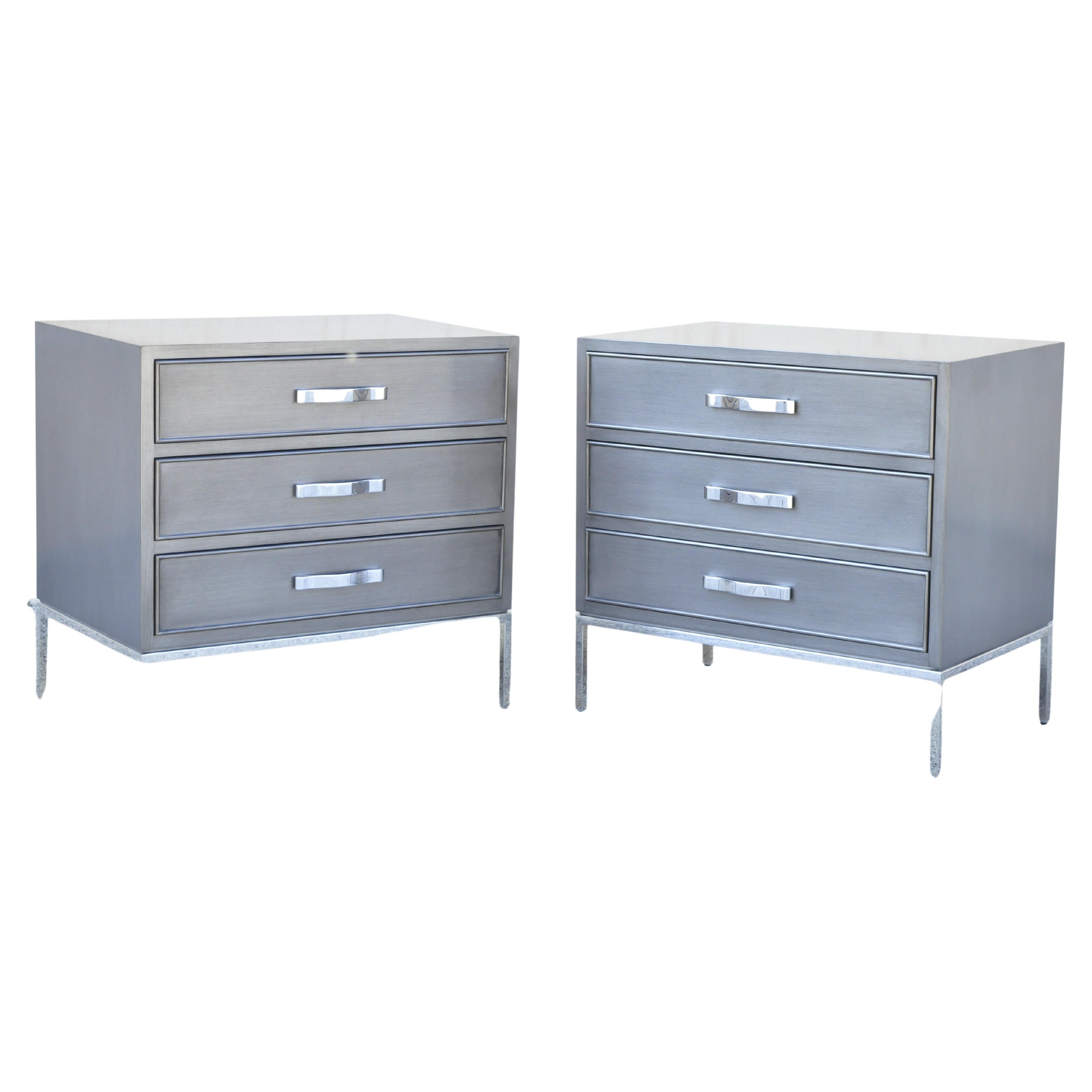 Swaim Furniture Grauer Lack 3 Schubladen Grant Chest Moderne Nachttische - ein Paar