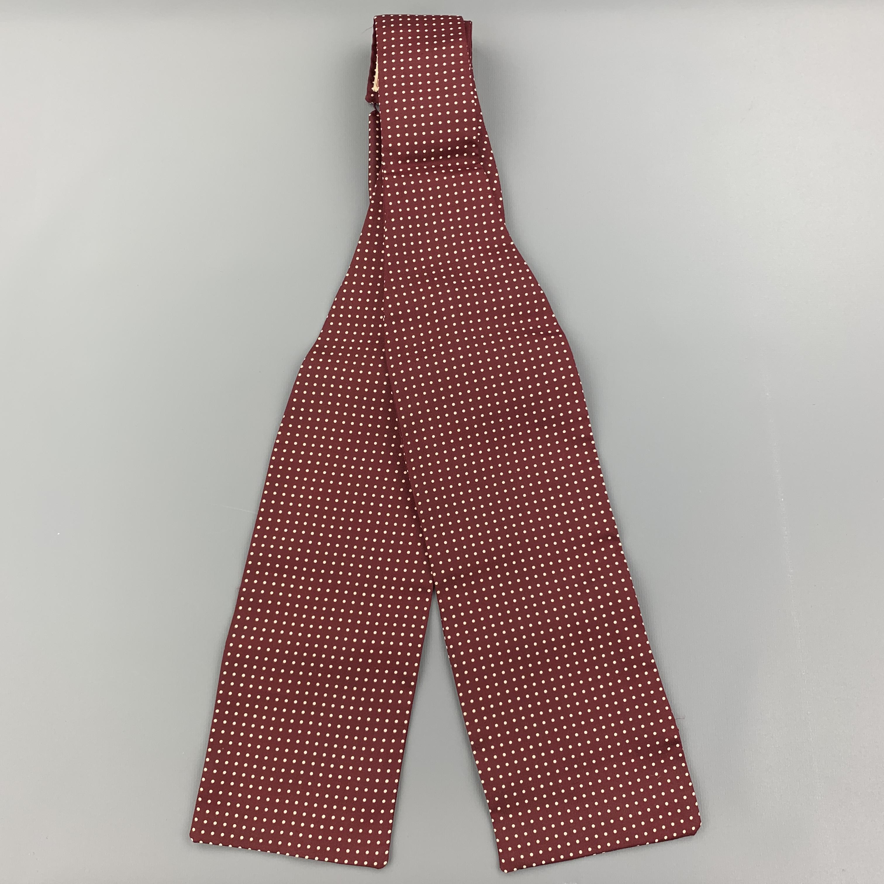 SWAINE ADENEY BRIGG ascot comes in a burgundy polka dot print silk. Made in England.

Excellent Pre-Owned Condition.

Measurements:

Shortest Width: 2.5 in. 
Longest Width: 4 in. 
Length: 63 in.

 
