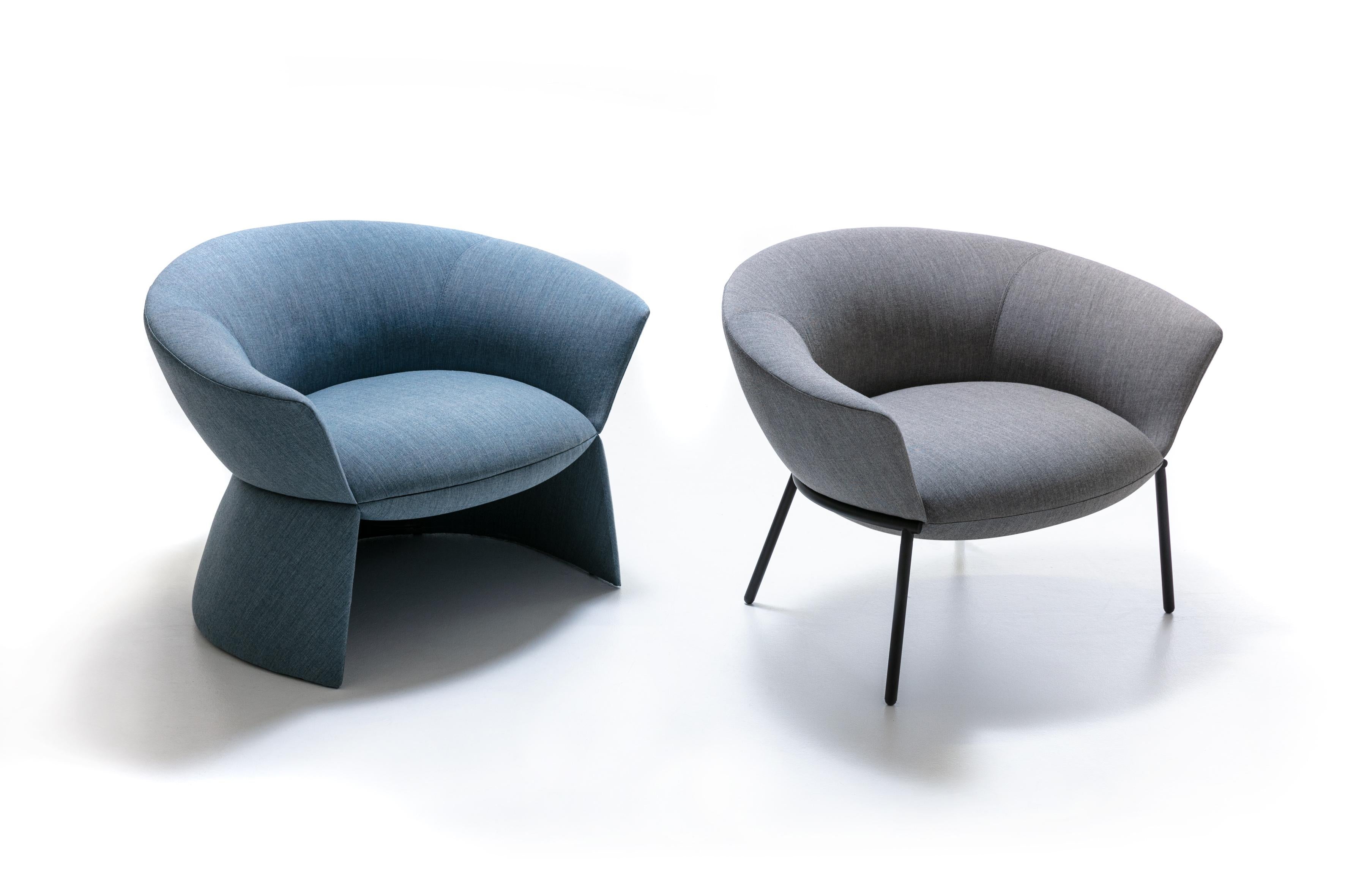 Moderno Poltrona bassa Swale con sedile e base in tappezzeria Super Remix 3 di Gordon Guillaumier in vendita
