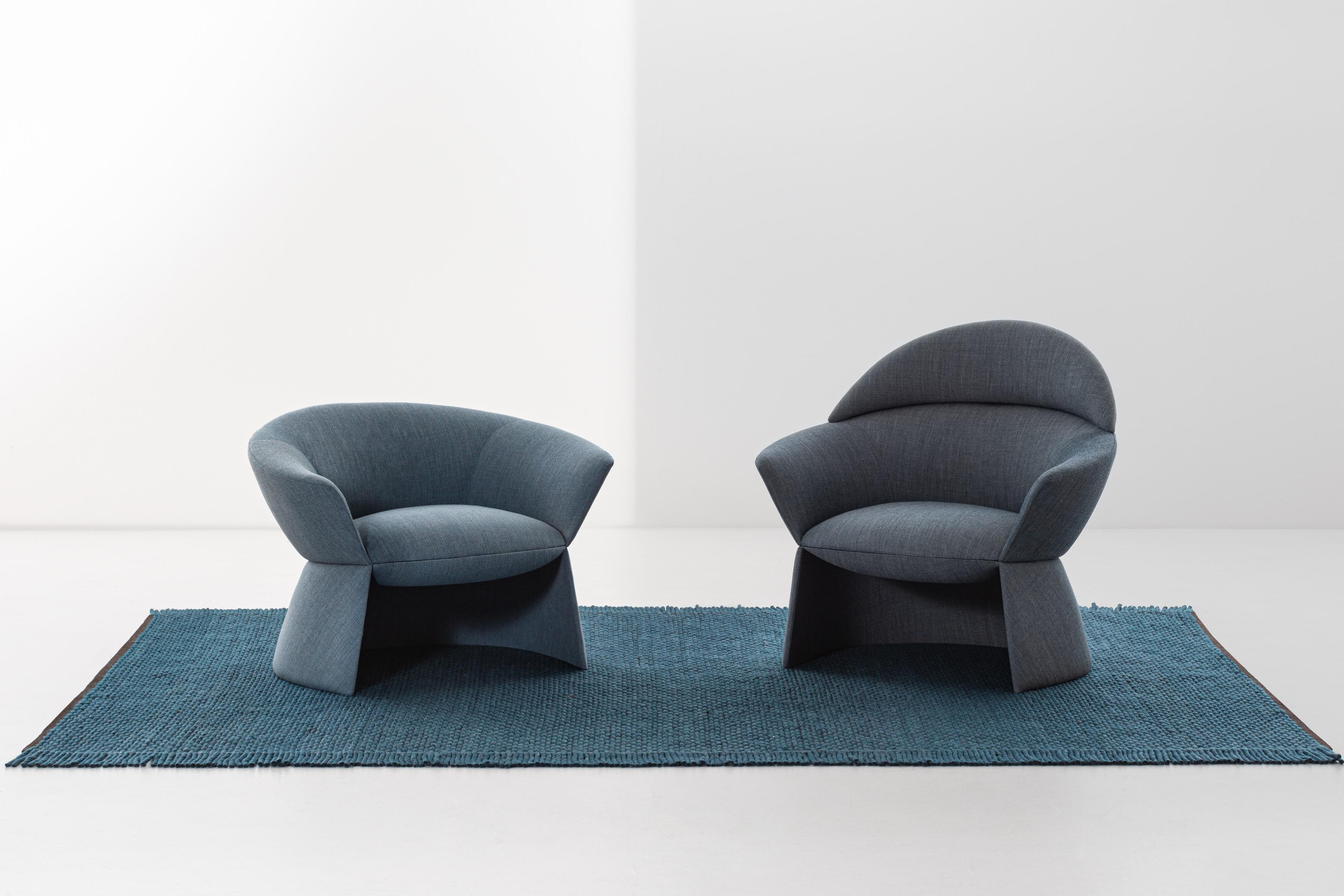 Italiano Poltrona bassa Swale con sedile e base in tappezzeria Super Remix 3 di Gordon Guillaumier in vendita