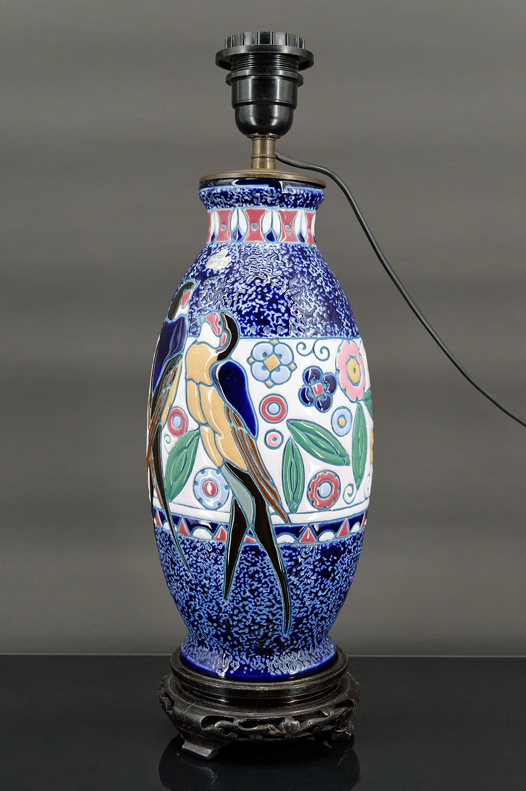 Début du 20ème siècle Lampe à hirondelle, Imperial Amphora, Czechoslovakia, Art Deco, Circa 1920 en vente