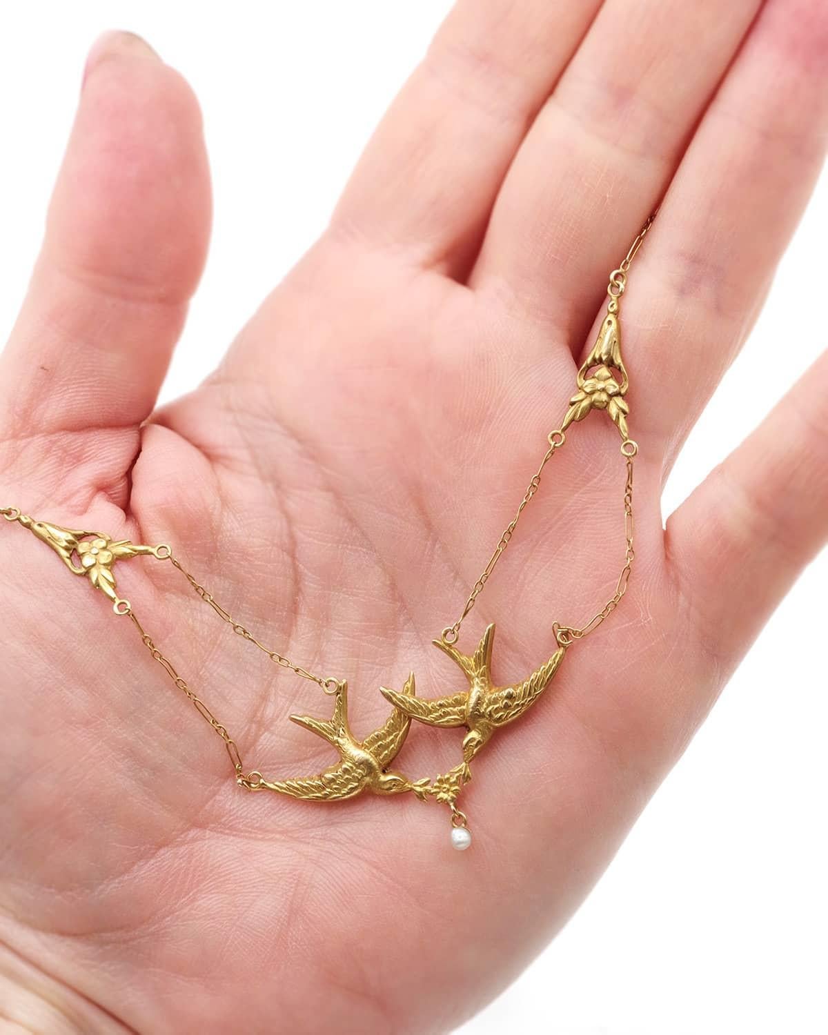 Golondrinas Art Nouveau collar francés de oro de 18 quilates, perlas naturales pájaros drapeados en venta 3