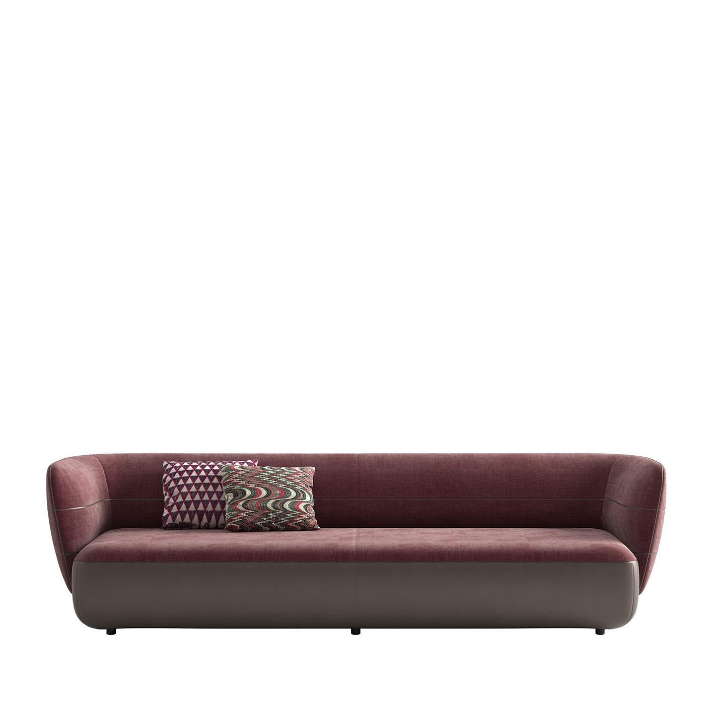 Descubre la elegancia atemporal con el sofá fijo, que presenta una elegante base de piel mientras que la tapicería es de tela. Ideal para interiores modernos y clásicos, este sofá combina materiales de alta calidad con un diseño sofisticado. Las
