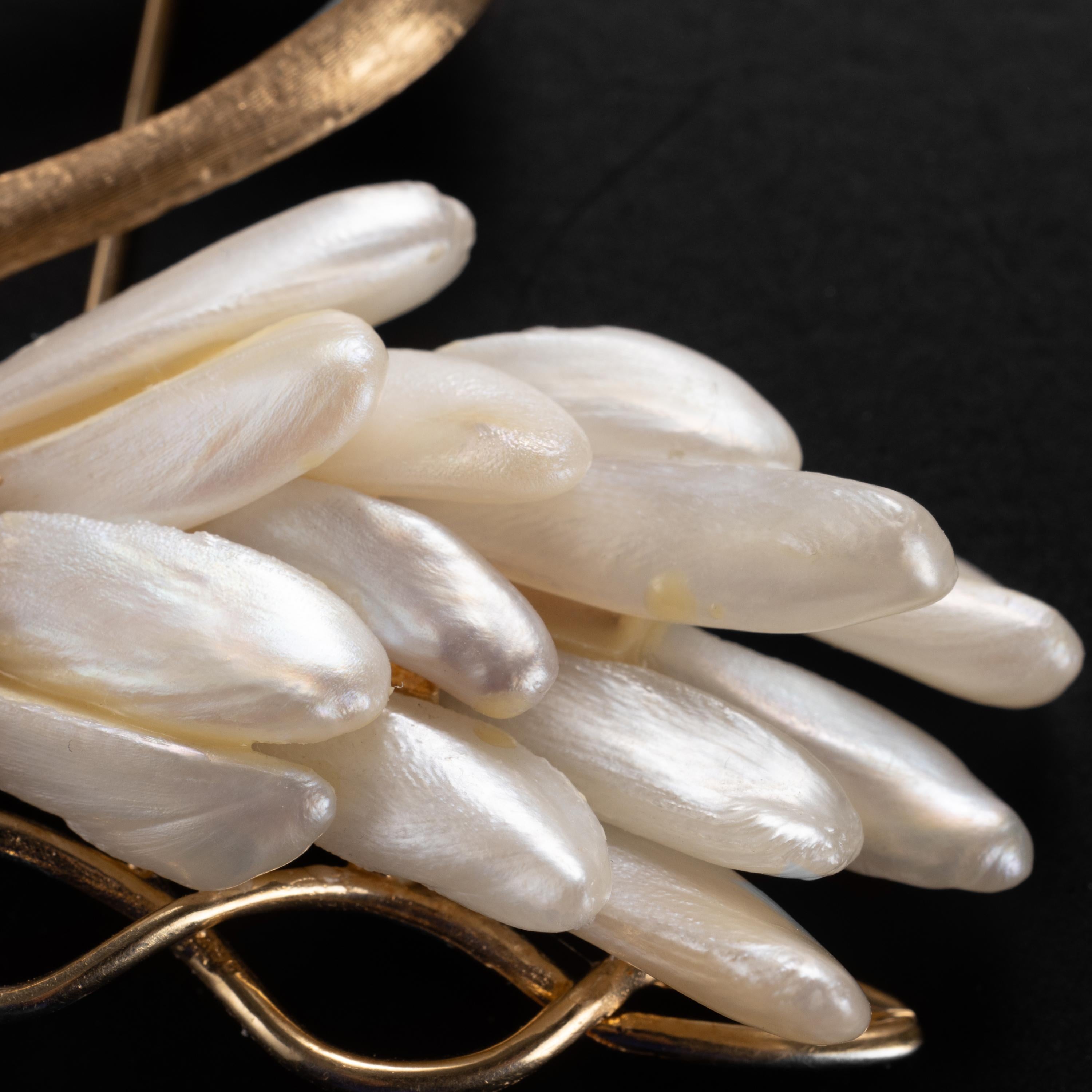 Brooch Natural River Pearls, Circa 1940s-1950s In Excellent Condition For Sale In Southbury, CT