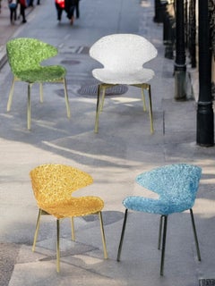 Swan Chair – Black – Iconic Design with Captivating Light Play