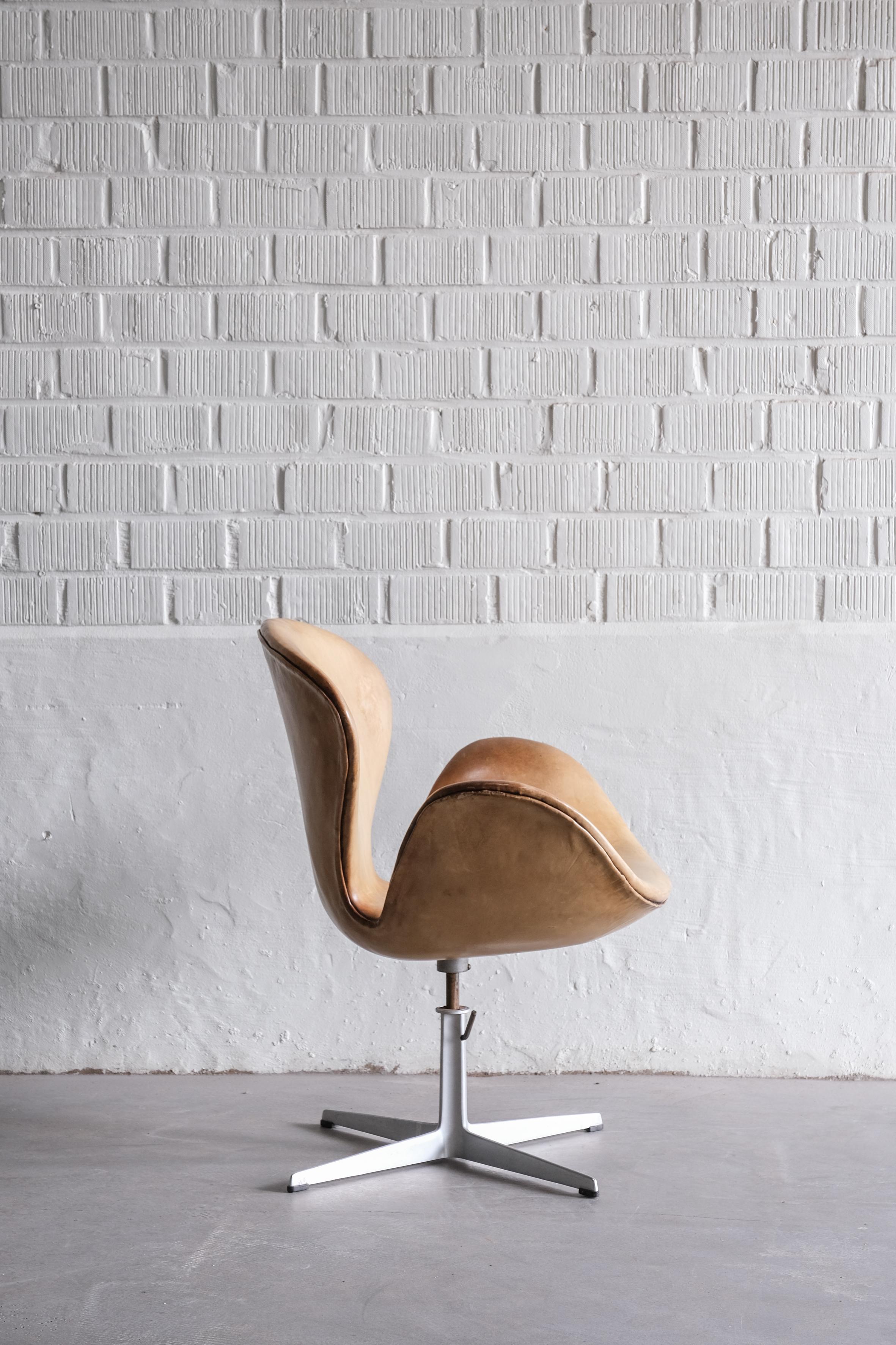 Danish Swan Chair by Arne Jacobsen 1971 with original leather and steel adjustable base