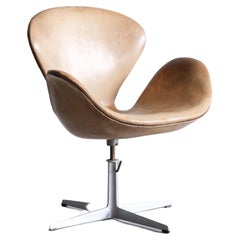 Swan Chair by Arne Jacobsen 1971 with original leather and steel adjustable base