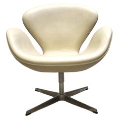 Swan Chair by Arne Jacobsen for Fritz Hansen 2006 Model