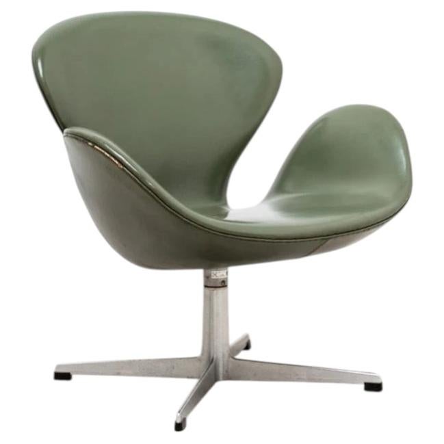 Swan Chair by Arne Jacobsen for Fritz Hansen, Denmark, 1960s For Sale