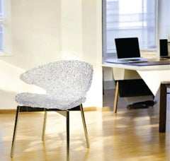 Swan Chair – Clear – Iconic Design with Captivating Light Play