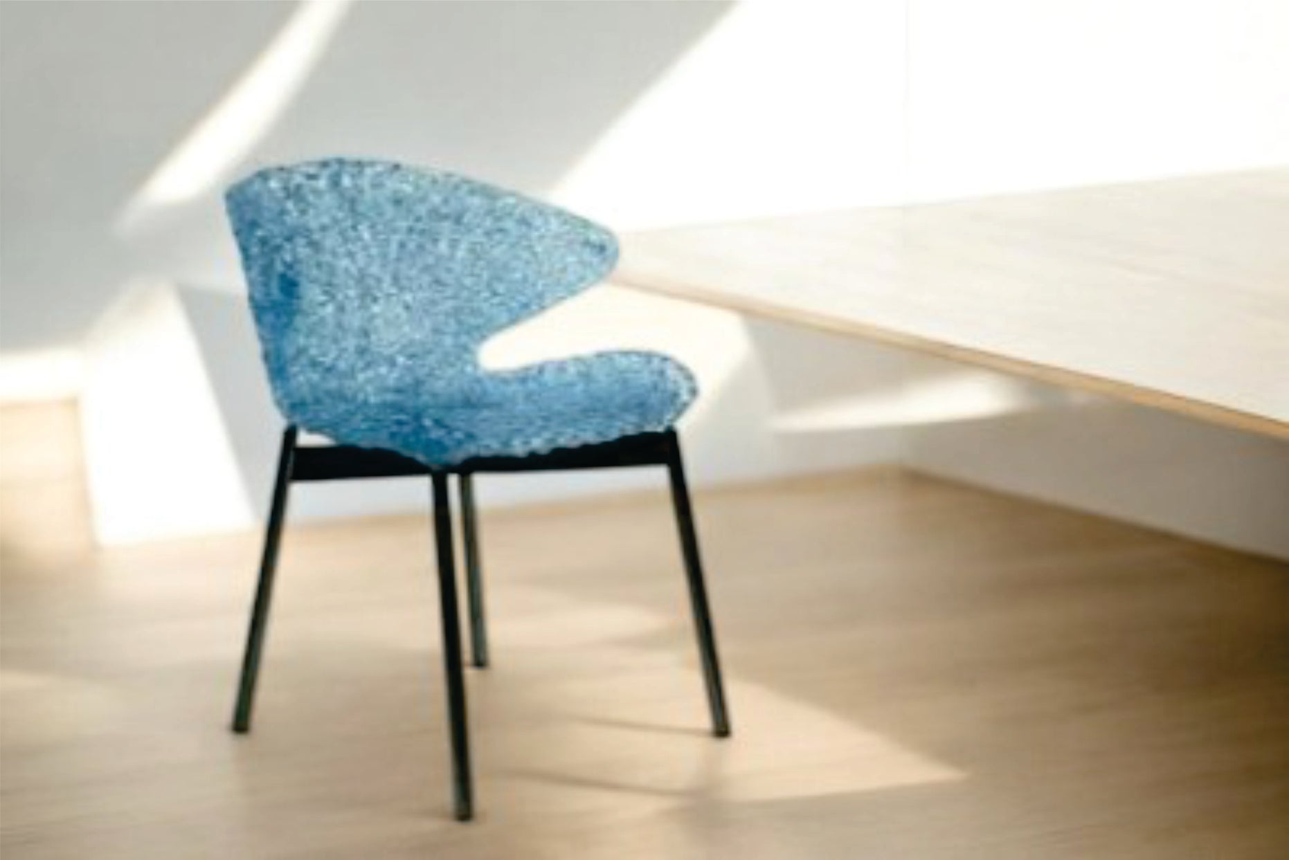 Swan Chair – Ice Blue – Iconic Design with Captivating Light Play