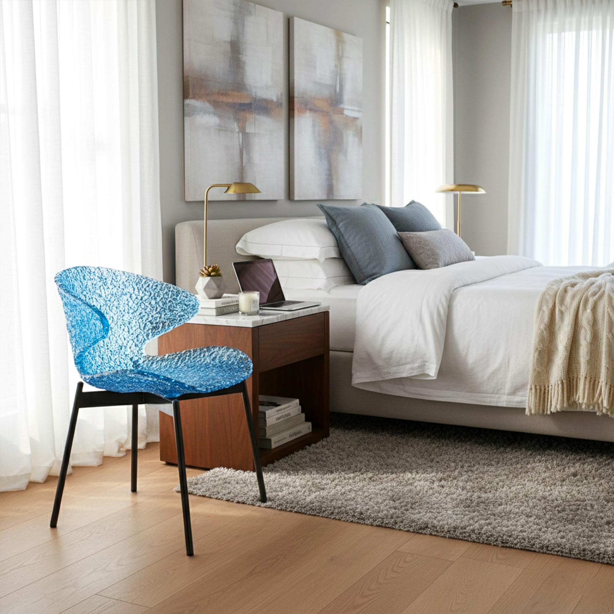 Swan Chair - Eisblau - Ikonisches Design mit fesselndem Lichtspiel (amerikanisch) im Angebot