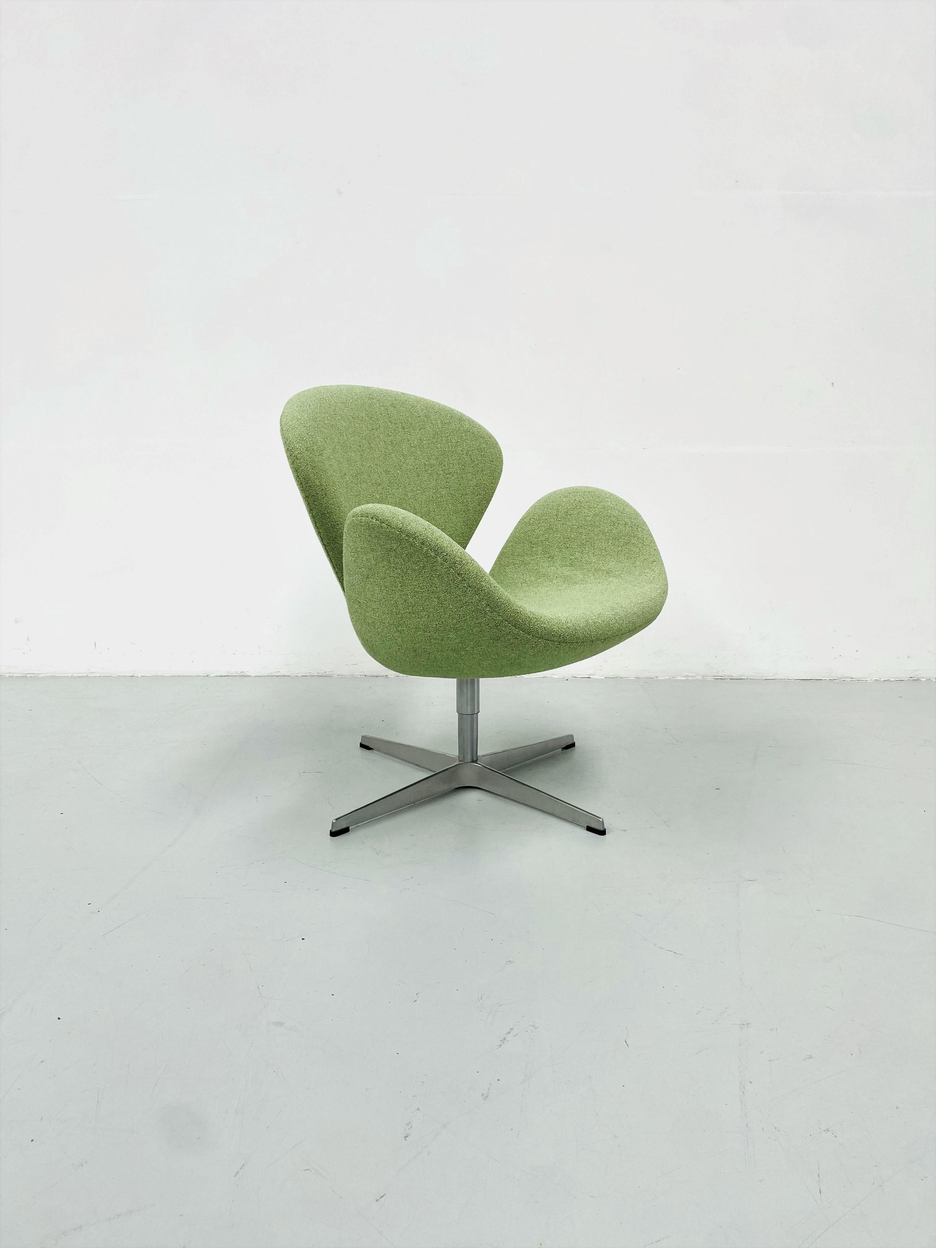 Danish Swan Chair in Green Wool by Arne Jacobsen for Fritz Hansen, 1958
