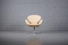 Fauteuil cygne en cuir d'Arne Jacobsen pour Fritz Hansen, années 1960