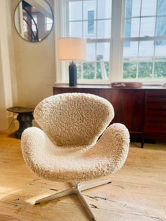 Swan Chair in Moonlight Shearling by Arne Jacobsen 1958