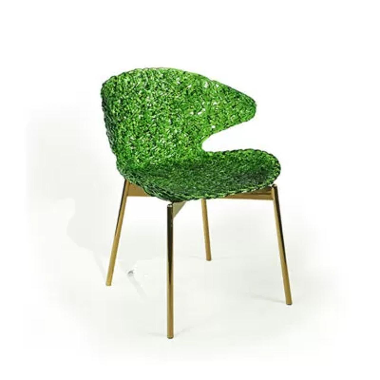 La chaise Swan est un chef-d'œuvre emblématique qui transforme n'importe quelle pièce en un havre d'élégance et de style. Inspirées des designs intemporels de la décoration moderne du milieu du siècle, les courbes uniques et les surfaces