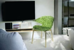 Swan Chair – Jade Green – Iconic Design with Captivating Light Play