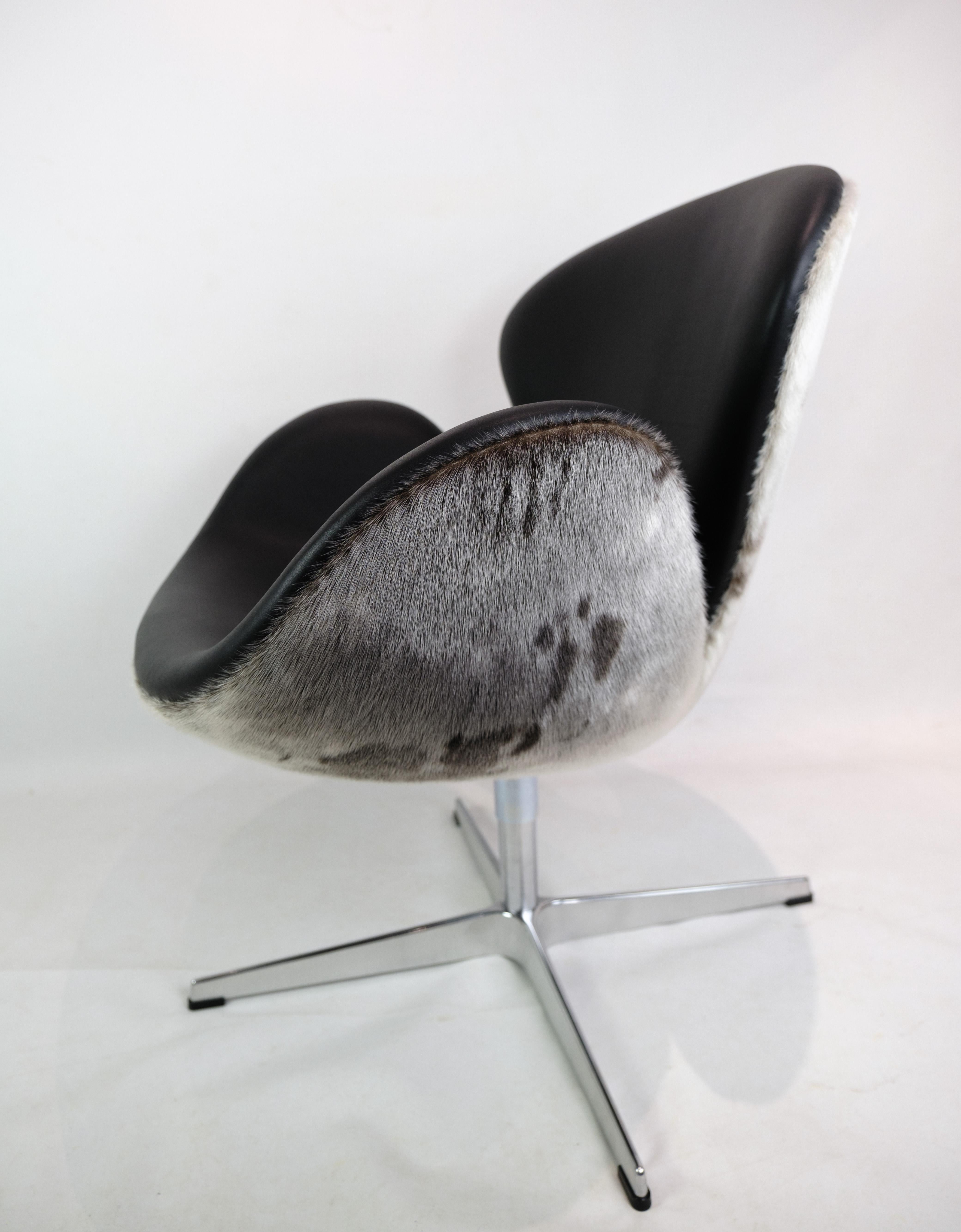 Aluminum Swan chair Model 3320 Designed By Arne Jacobsen Made By Fritz Hansen From 1958s For Sale