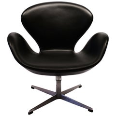 Swan Chair, Model 3320, by Arne Jacobsen and by Fritz Hansen, 1950s