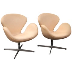 Swan Chair, Model 3320, by Arne Jacobsen and Fritz Hansen, 2013