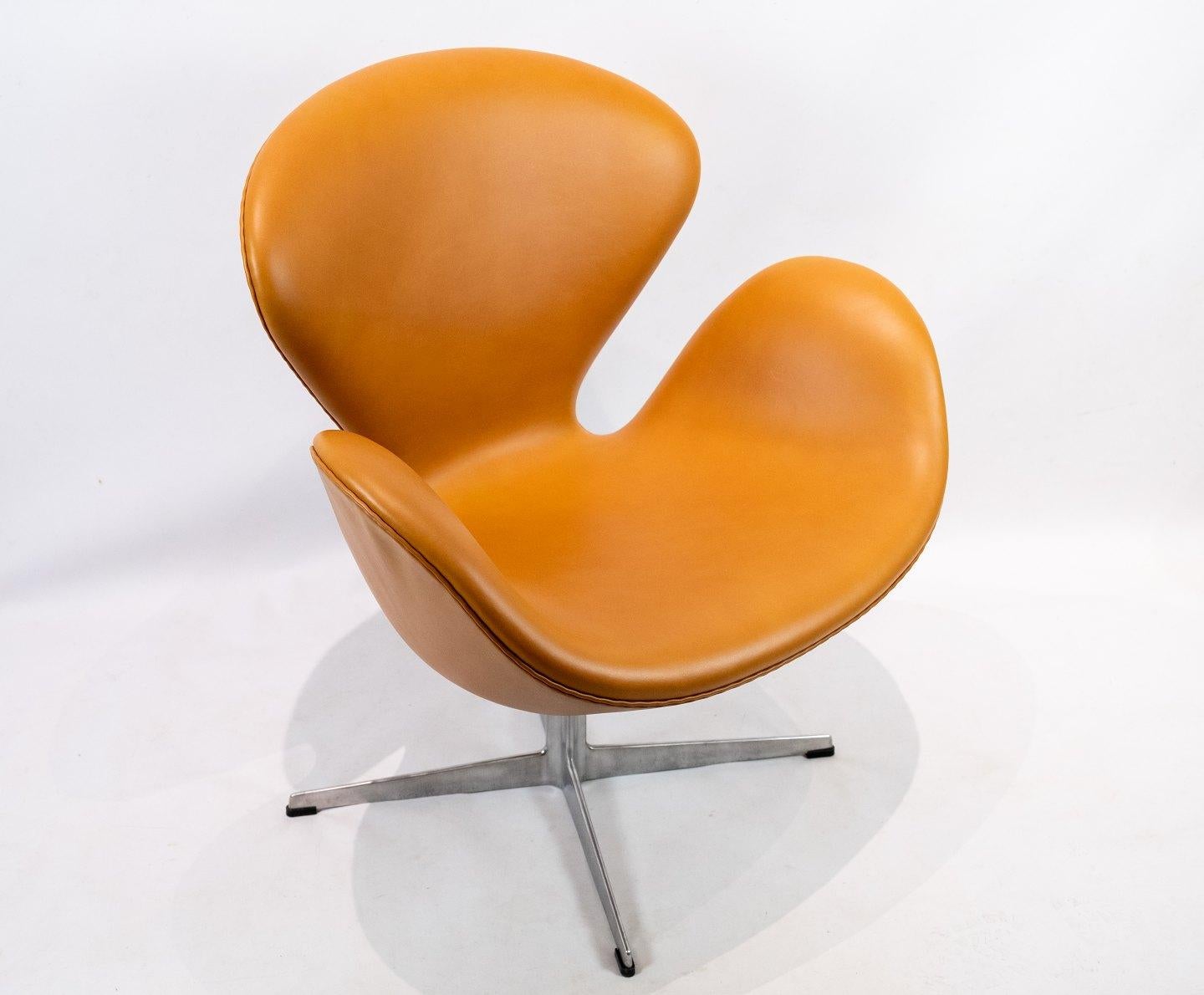 Swan chair, model 3320, designed by Arne Jacobsen in 1958 and manufactured by Fritz Hansen in the late 1950s. The chair is upholstered in cognac colored leather.
  