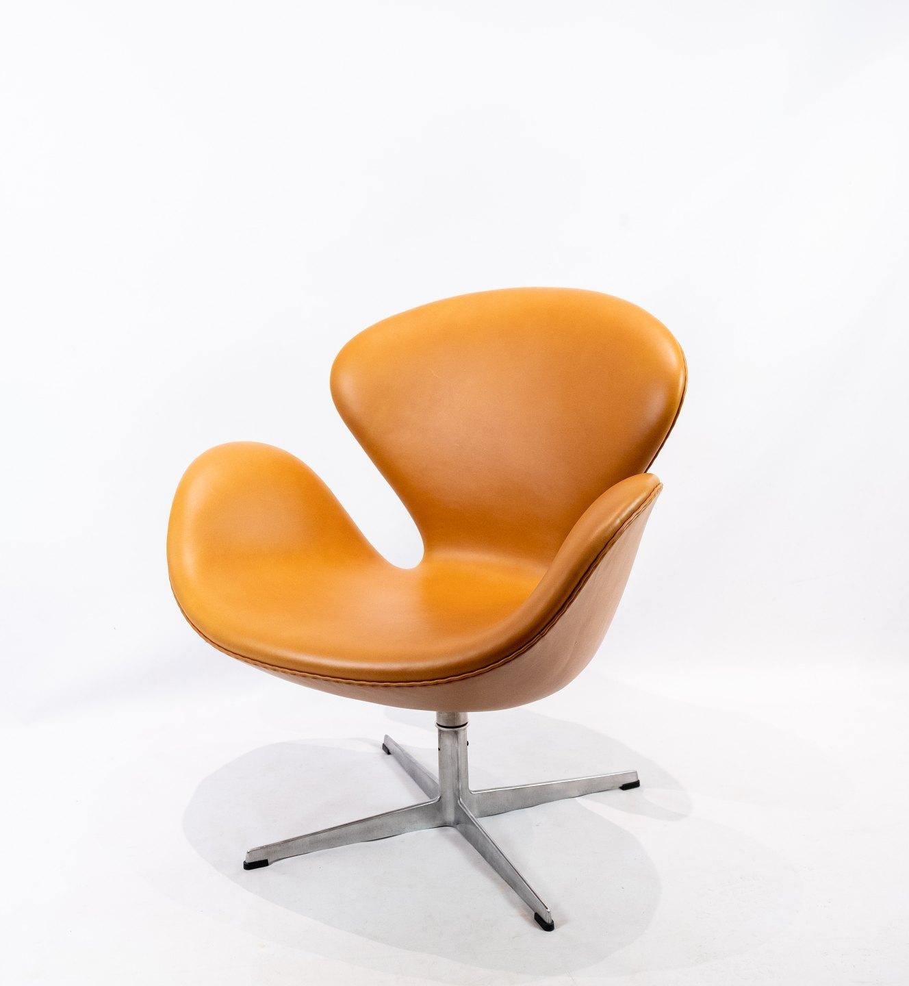 Scandinavian Modern Swan Chair, Model 3320, by Arne Jacobsen and Fritz Hansen