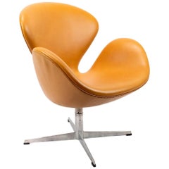 Schwanenstuhl:: Modell 3320:: von Arne Jacobsen und Fritz Hansen