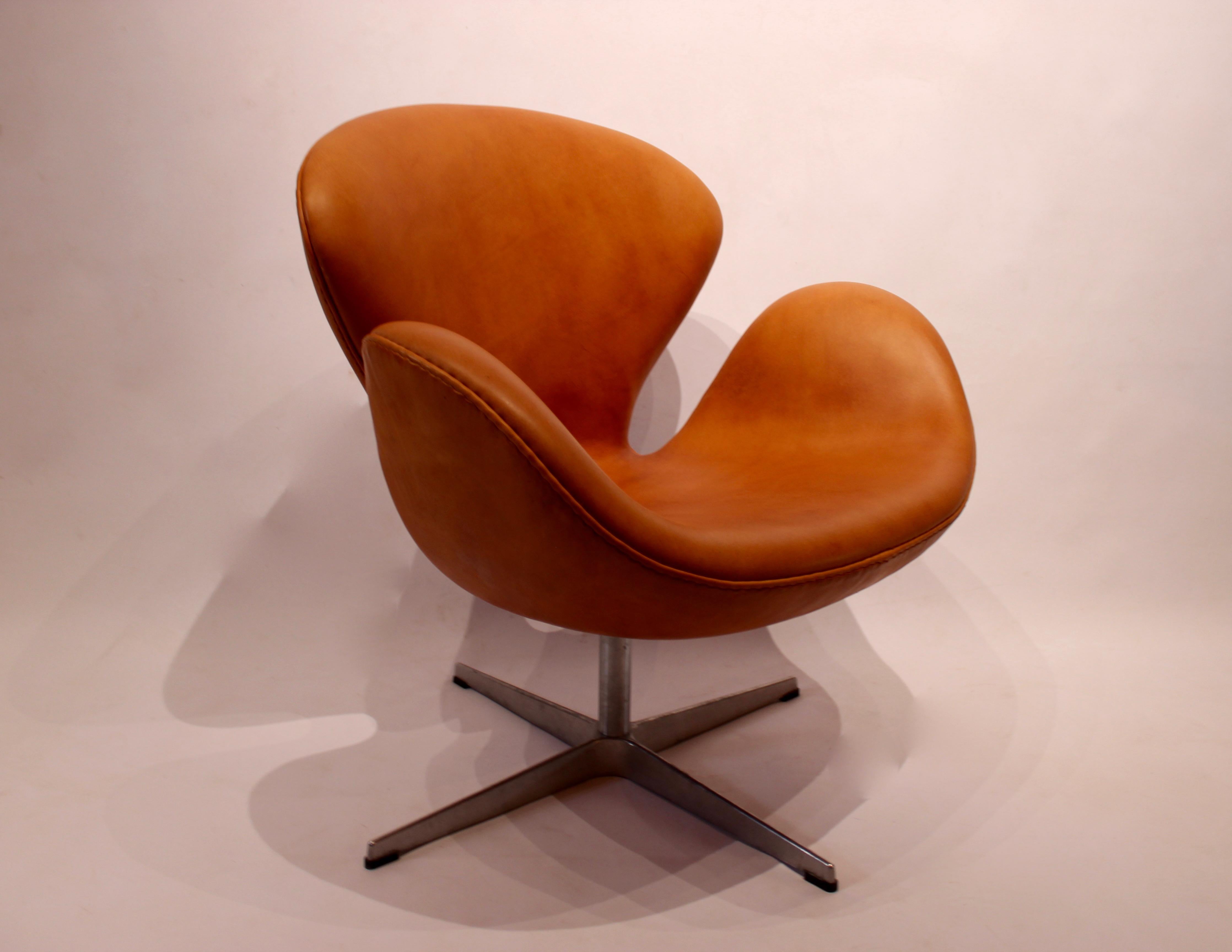 Swan chair, model 3320, designed by Arne Jacobsen in 1958 and manufactured by Fritz Hansen in 2003. The chair is upholstered in cognac colored leather.