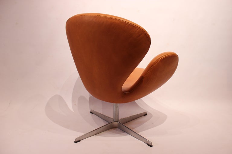 Scandinavian Modern Swan Chair Model 3320 by Arne Jacobsen in 1958 and Fritz Hansen, 2003