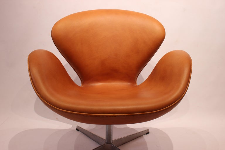 Danish Swan Chair Model 3320 by Arne Jacobsen in 1958 and Fritz Hansen, 2003