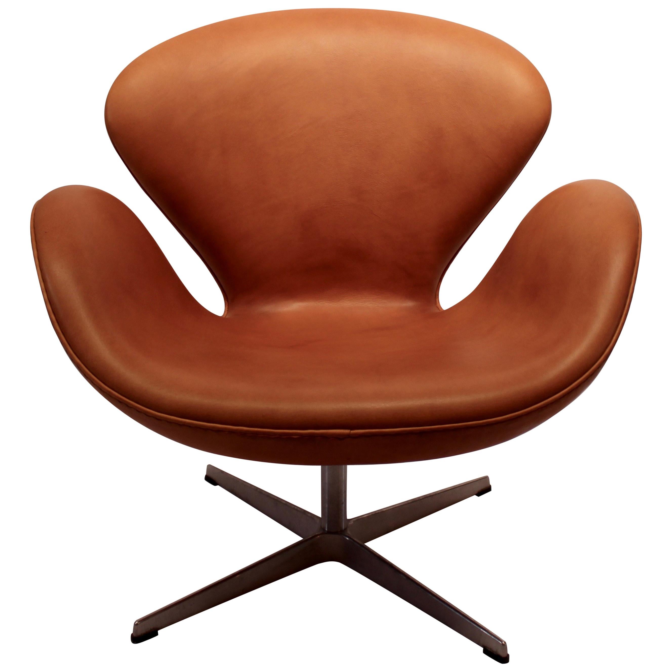 Swan Chair Model 3320 by Arne Jacobsen in 1958 and Fritz Hansen, 2003