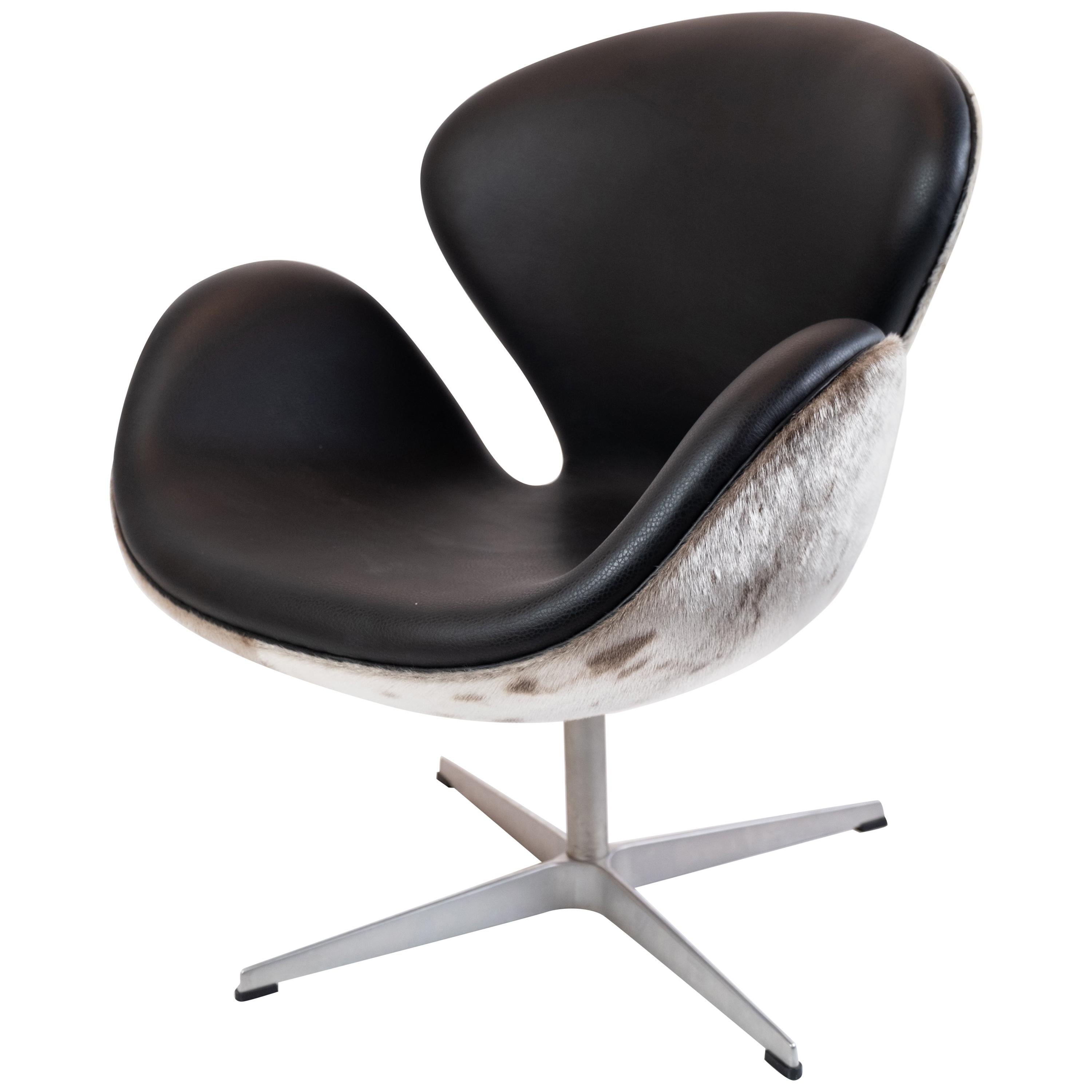 Swan Chair, Model 3320, Designed by Arne Jacobsen, 2002