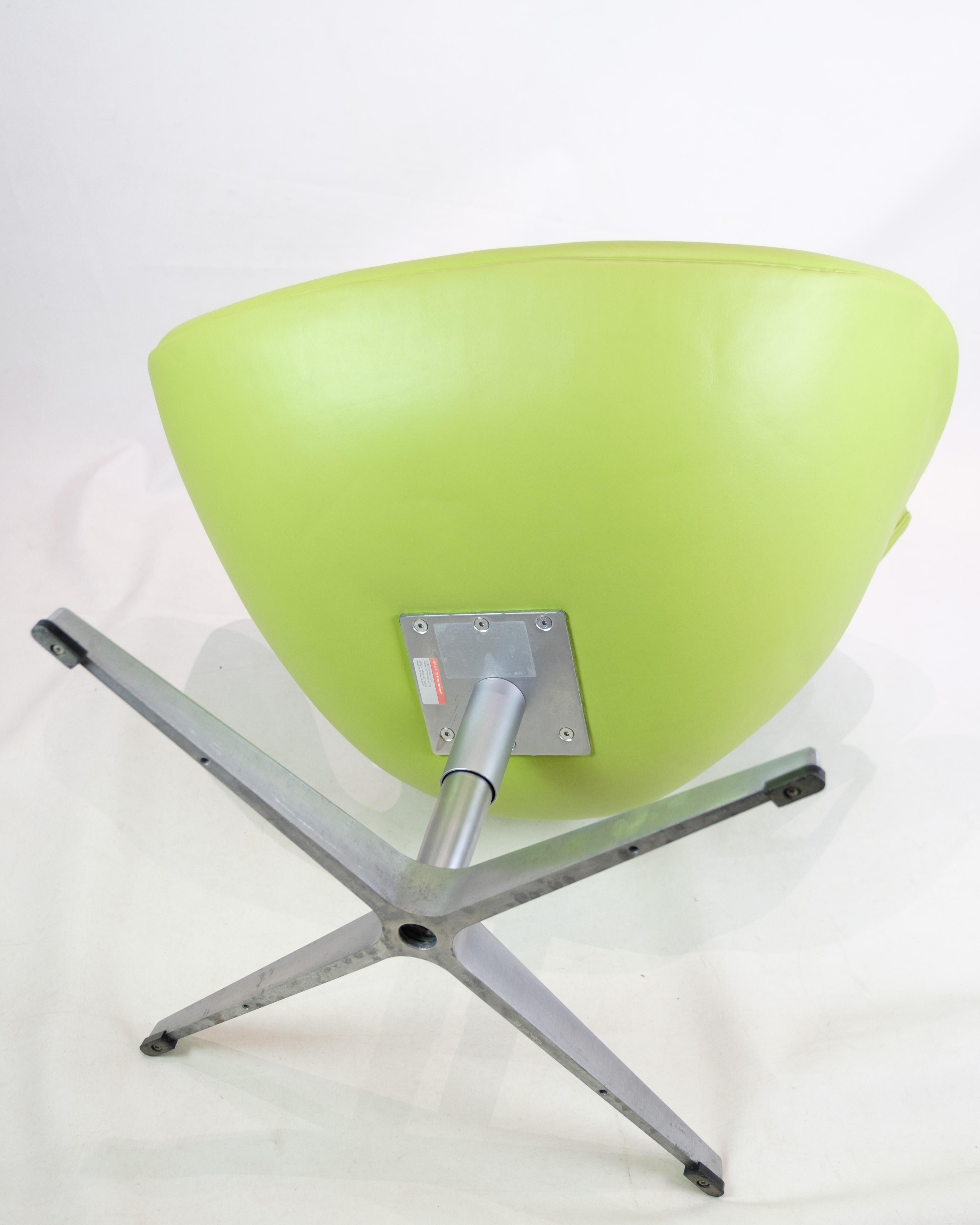 Swan Chair Model 3320 Designed By Arne Jacobsen Made By Fritz Hansen From 2007 For Sale 1