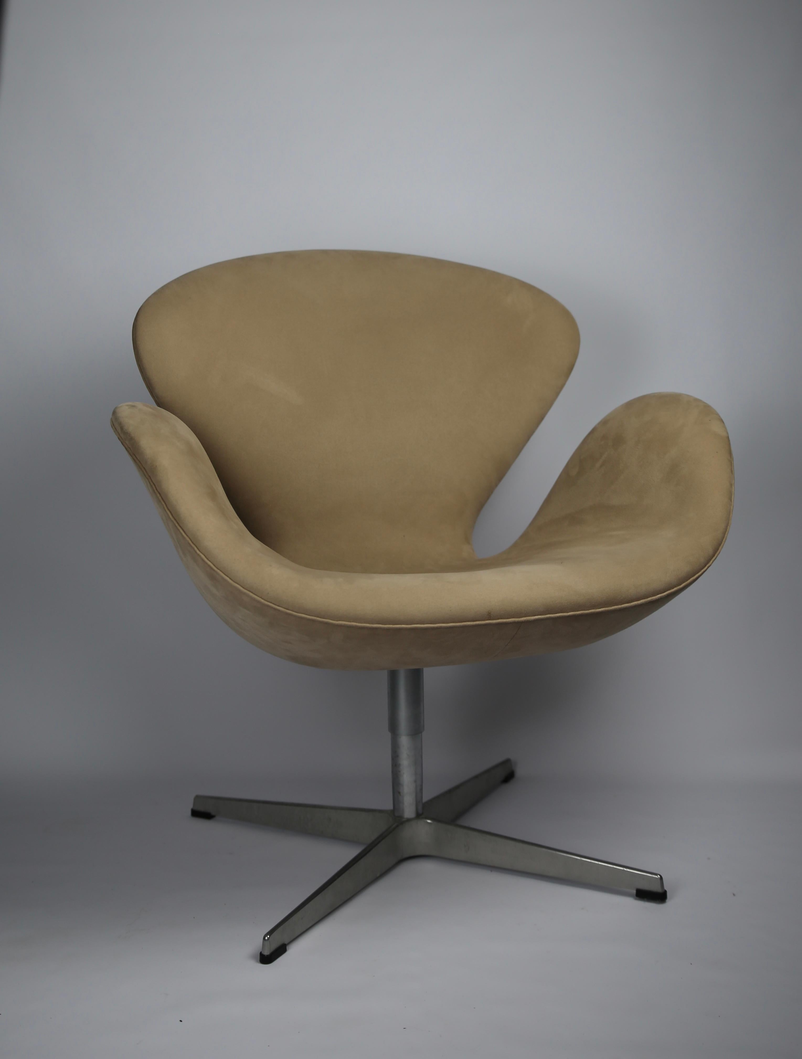 Danese Sedia Swan, modello 3320, Arne Jacobsen in vendita