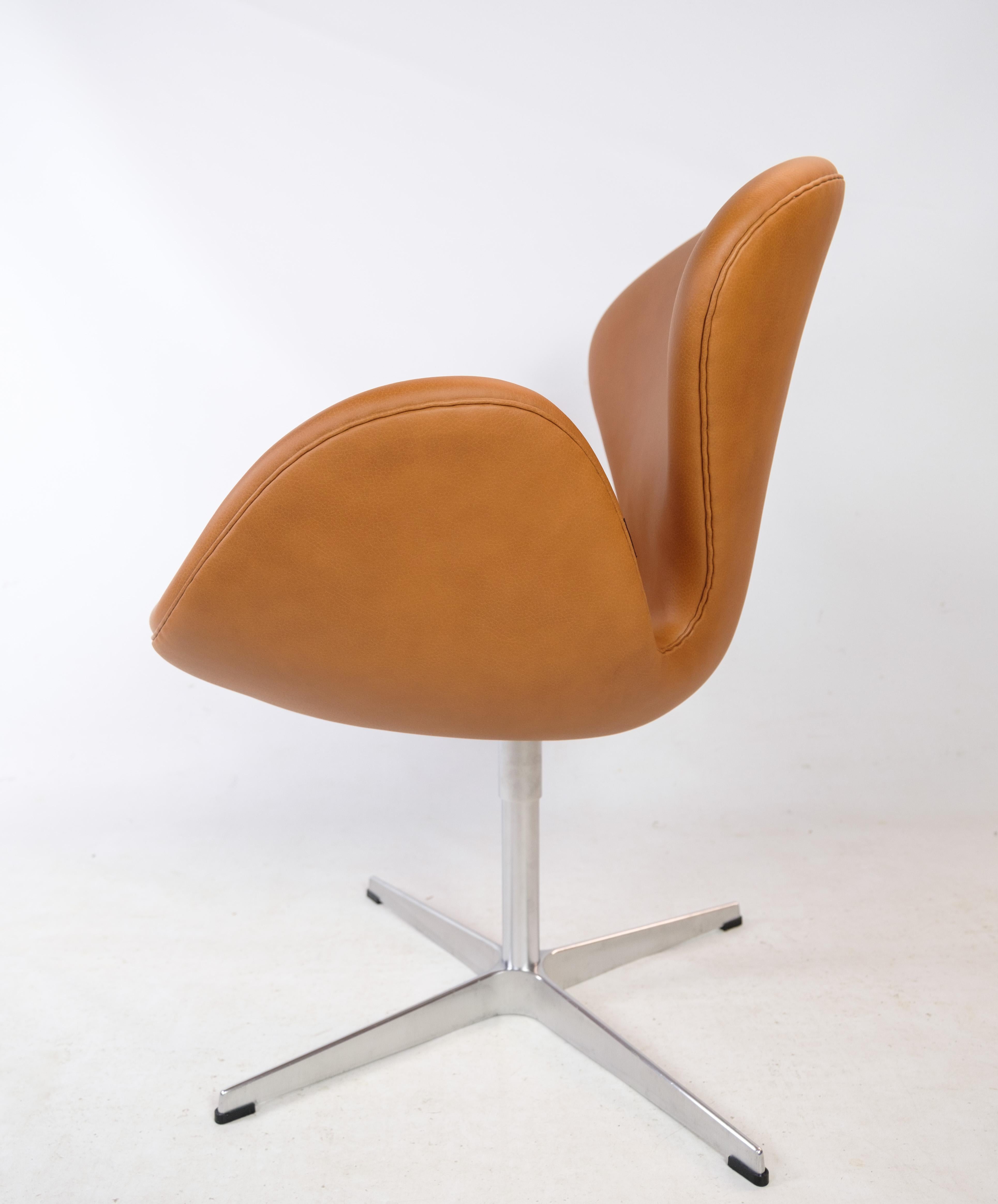 Mid-Century Modern Swan chair Model 3320 High Model by Arne Jacobsen & Fritz Hansen, 2015 For Sale