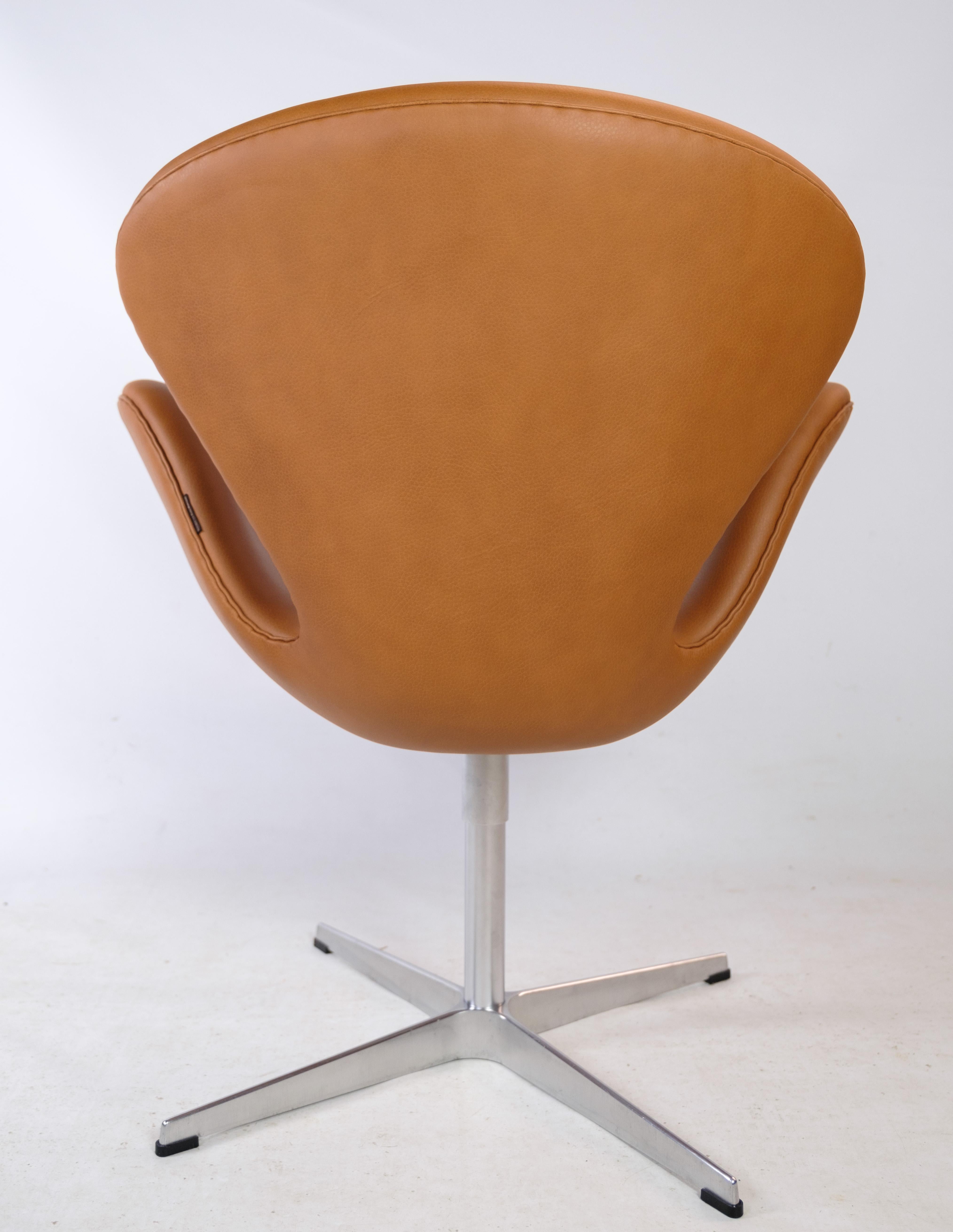 Swan chair Model 3320 High Model by Arne Jacobsen & Fritz Hansen, 2015 In Excellent Condition For Sale In Lejre, DK
