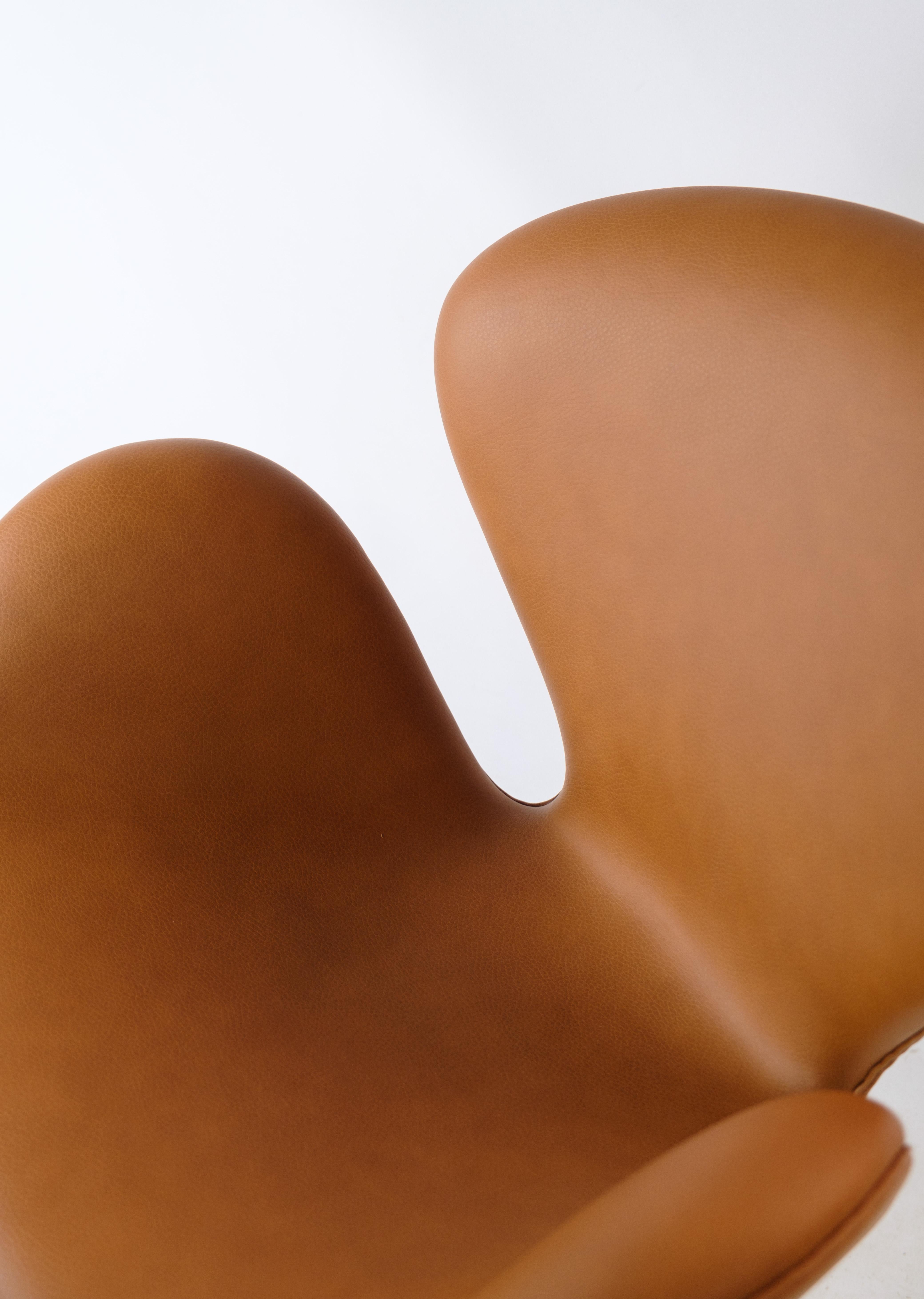 Swan chair Model 3320 High Model by Arne Jacobsen & Fritz Hansen, 2015 For Sale 1
