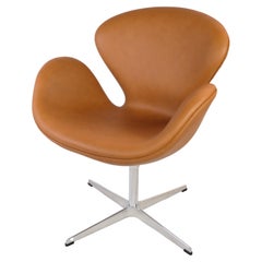 Used Swan chair Model 3320 High Model by Arne Jacobsen & Fritz Hansen, 2015