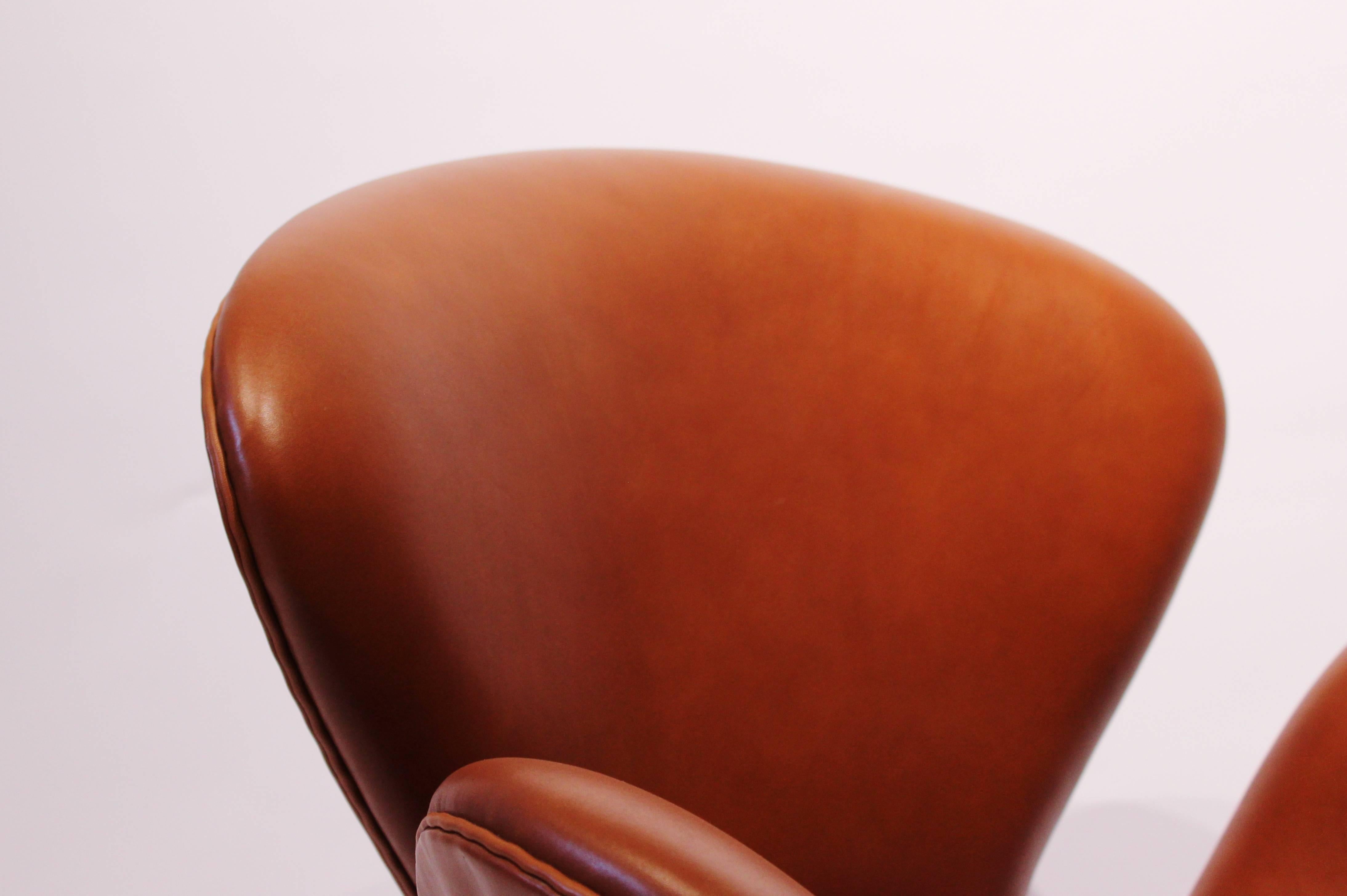Swan Chair, Model 3320, Walnut by Arne Jacobsen and Fritz Hansen, 2015 1