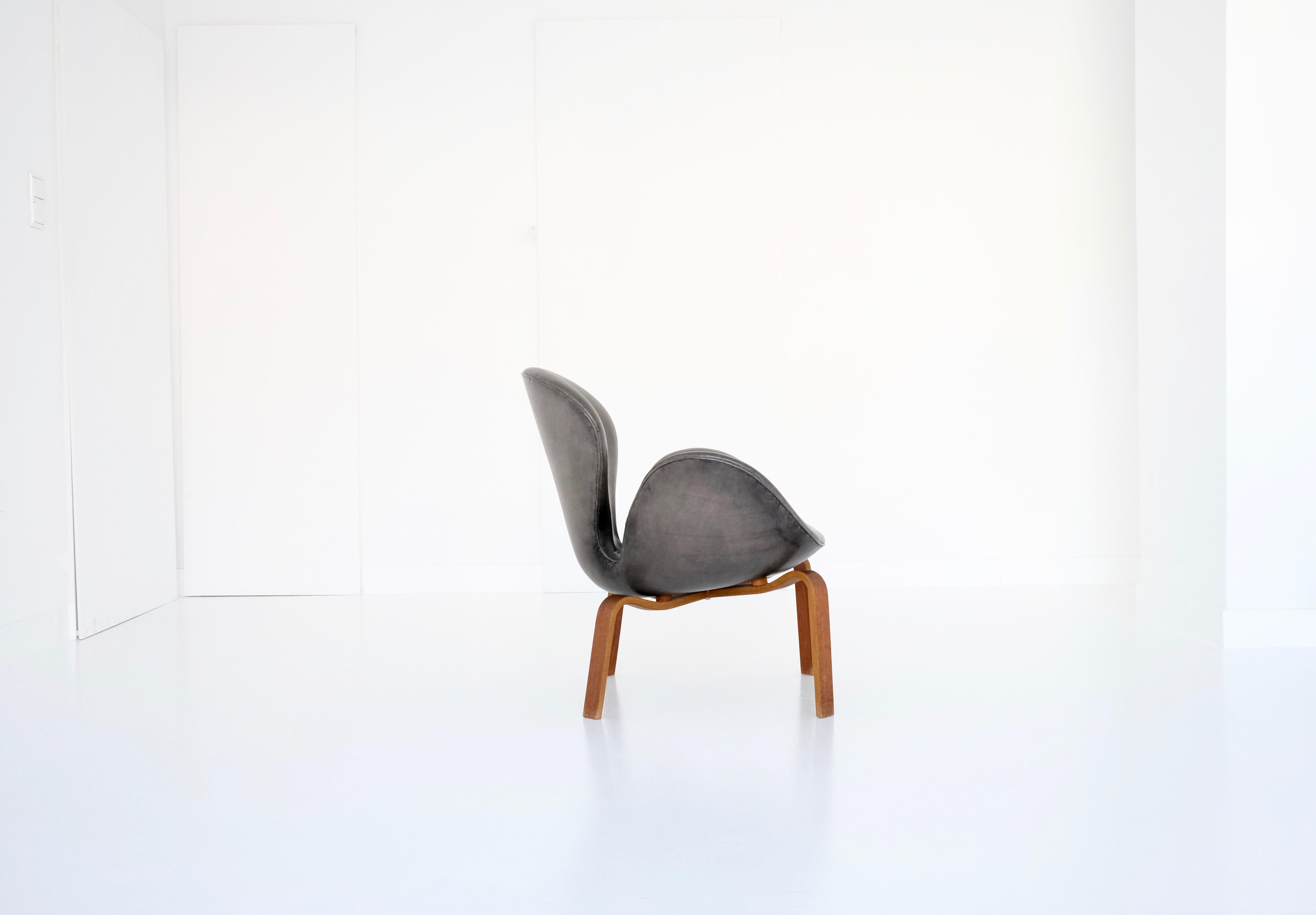 Swan Chair with Laminated Wooden Base, Arne Jacobsen for Fritz Hansen, 1958 3
