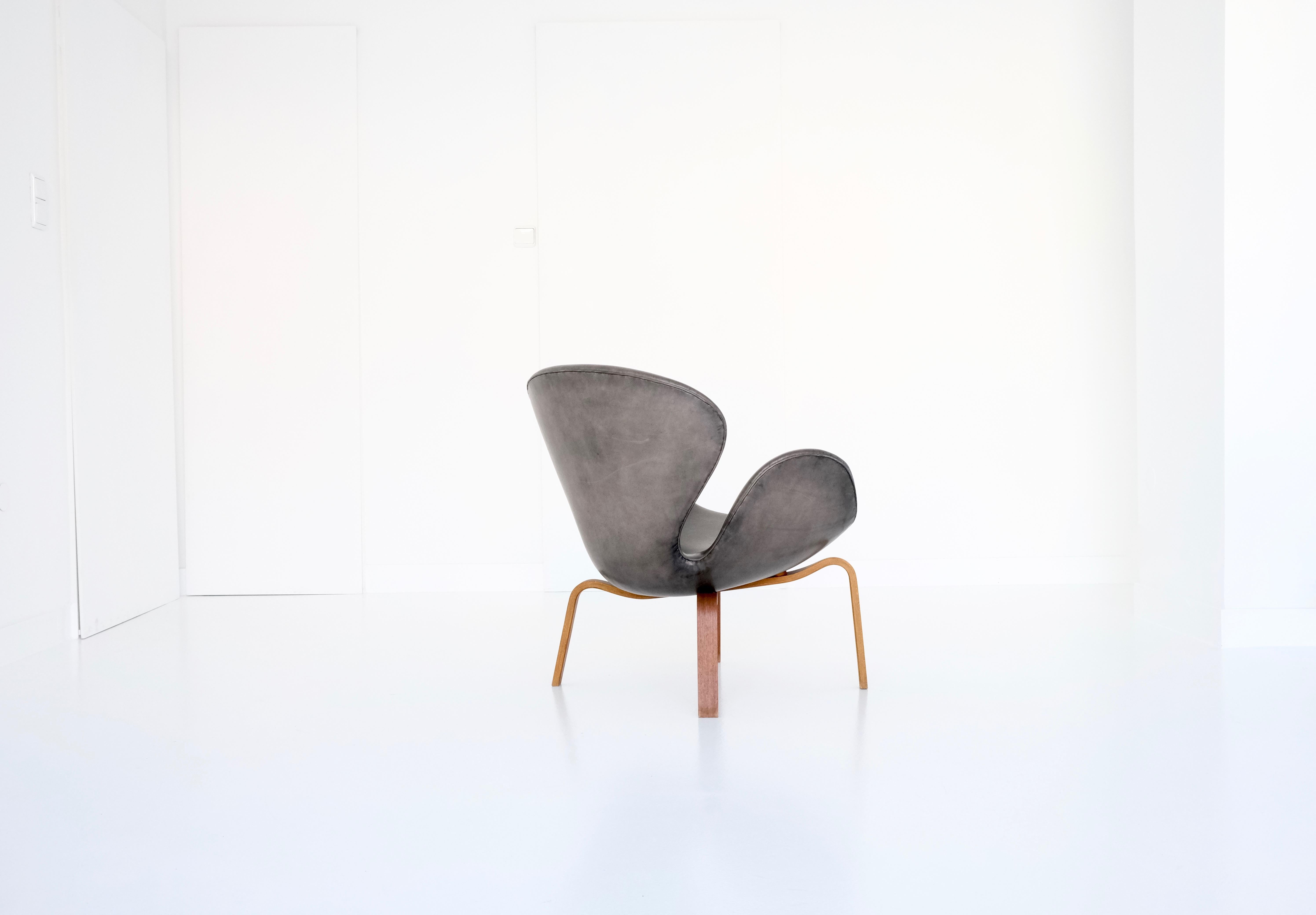 Swan Chair with Laminated Wooden Base, Arne Jacobsen for Fritz Hansen, 1958 5