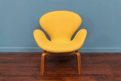 Schwanenstuhl mit laminiertem Holzfuß, Arne Jacobsen für Fritz Hansen, 1958