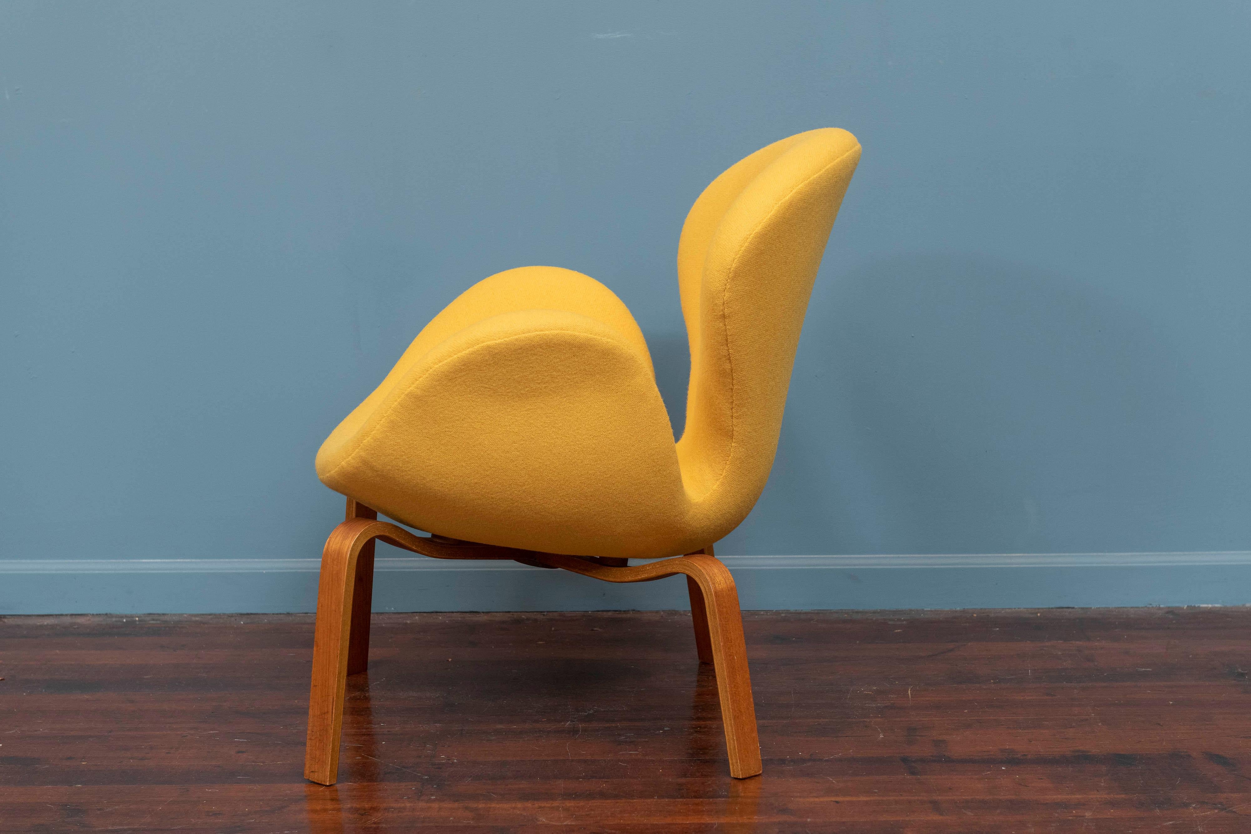 Danish Swan Chair with Laminated Wooden Base, Arne Jacobsen for Fritz Hansen, 1958
