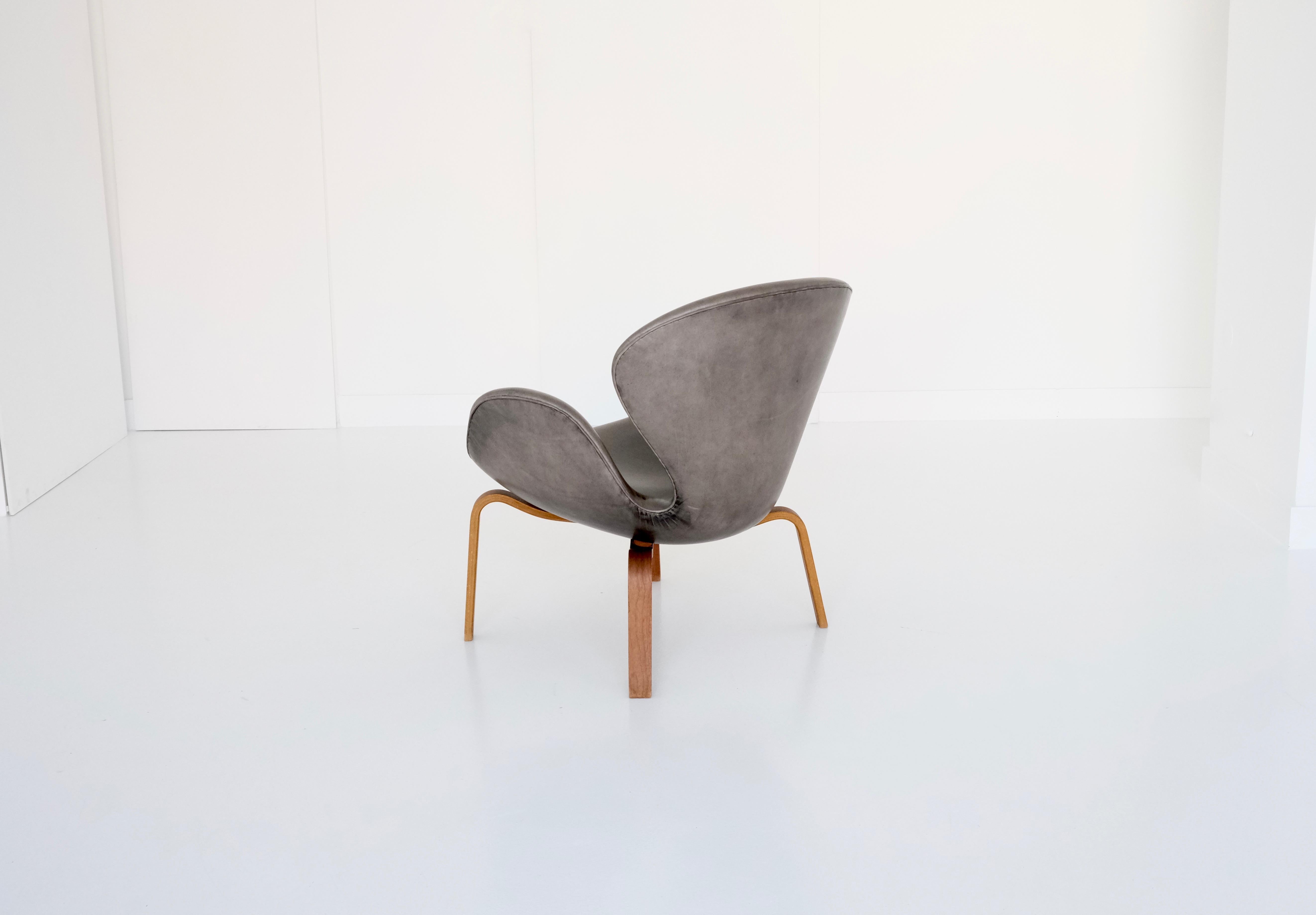 Swan Chair with Laminated Wooden Base, Arne Jacobsen for Fritz Hansen, 1958 In Good Condition In Munster, NRW