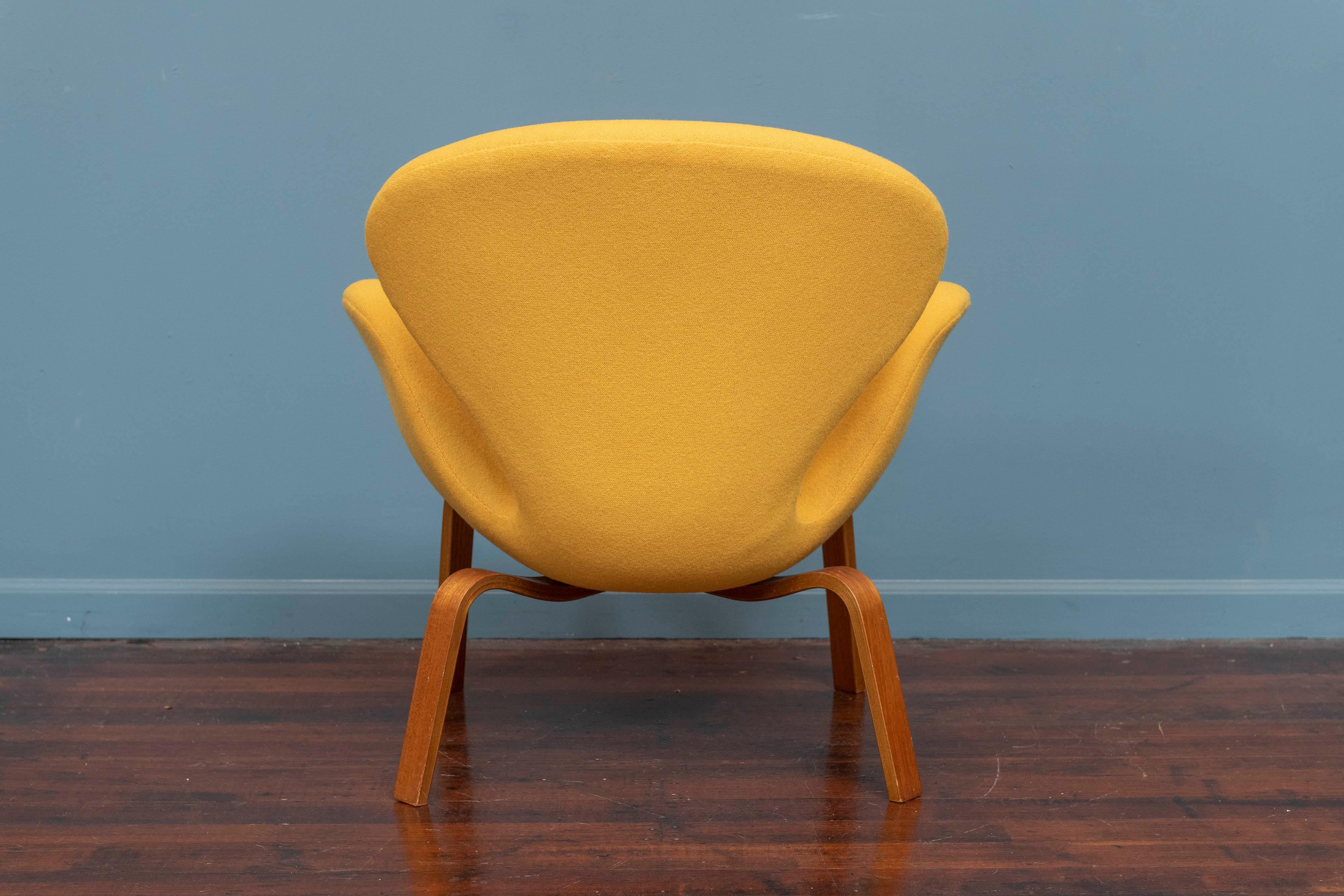 Teak Swan Chair with Laminated Wooden Base, Arne Jacobsen for Fritz Hansen, 1958