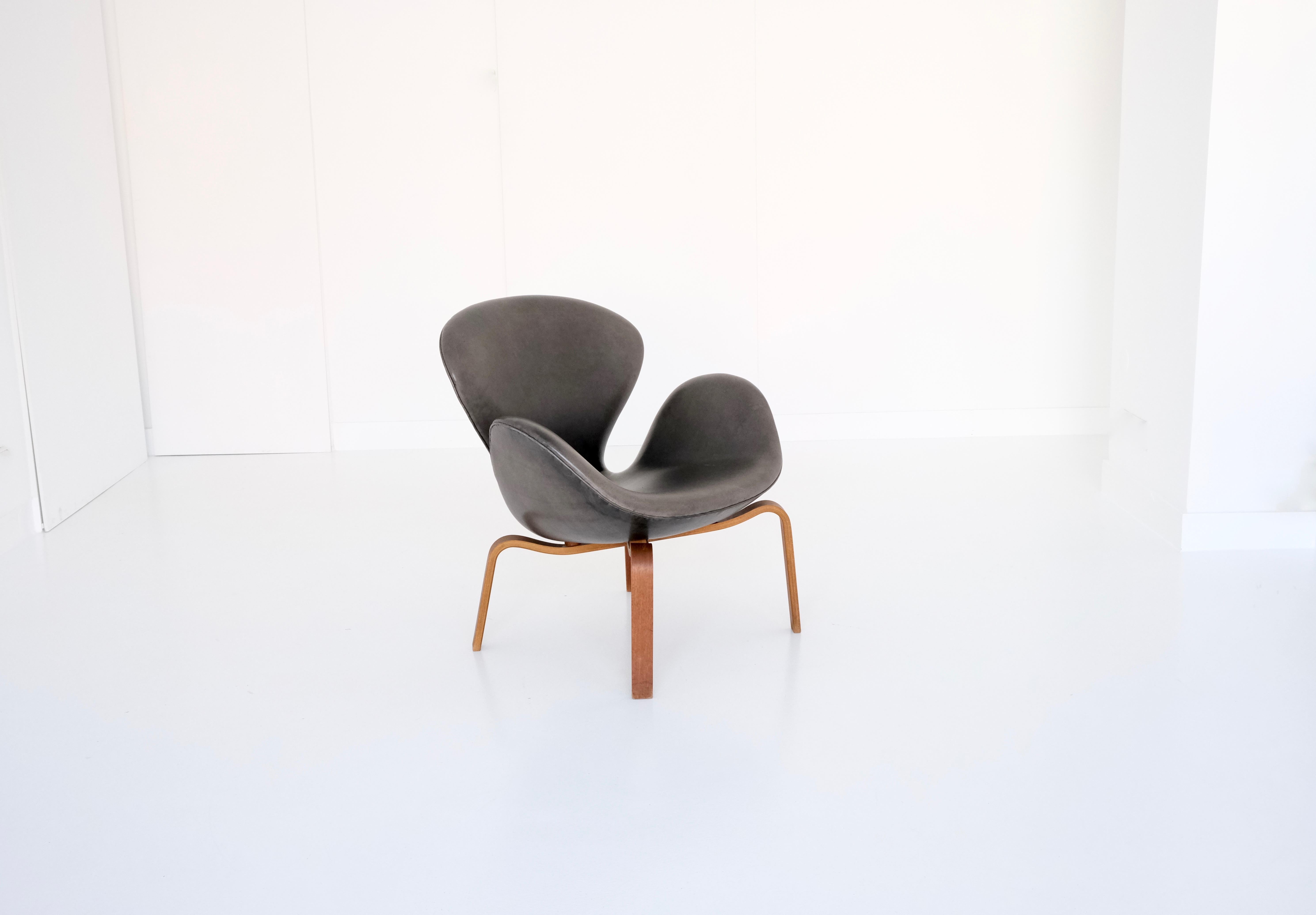 Swan Chair with Laminated Wooden Base, Arne Jacobsen for Fritz Hansen, 1958 1